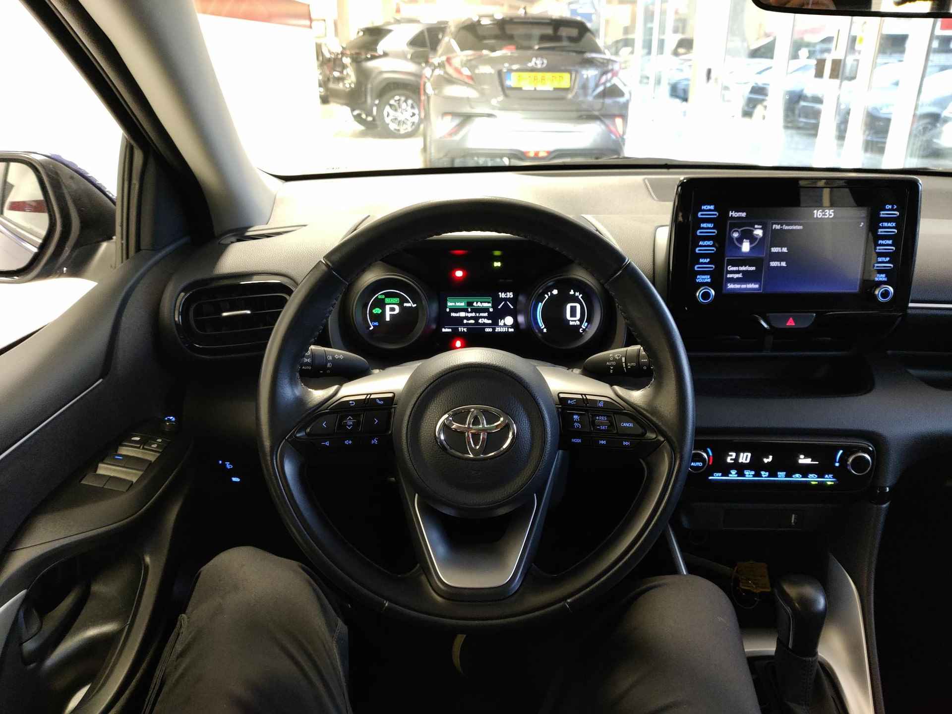 Toyota Yaris 1.5 Hybrid club, keyless entry. - 10/23