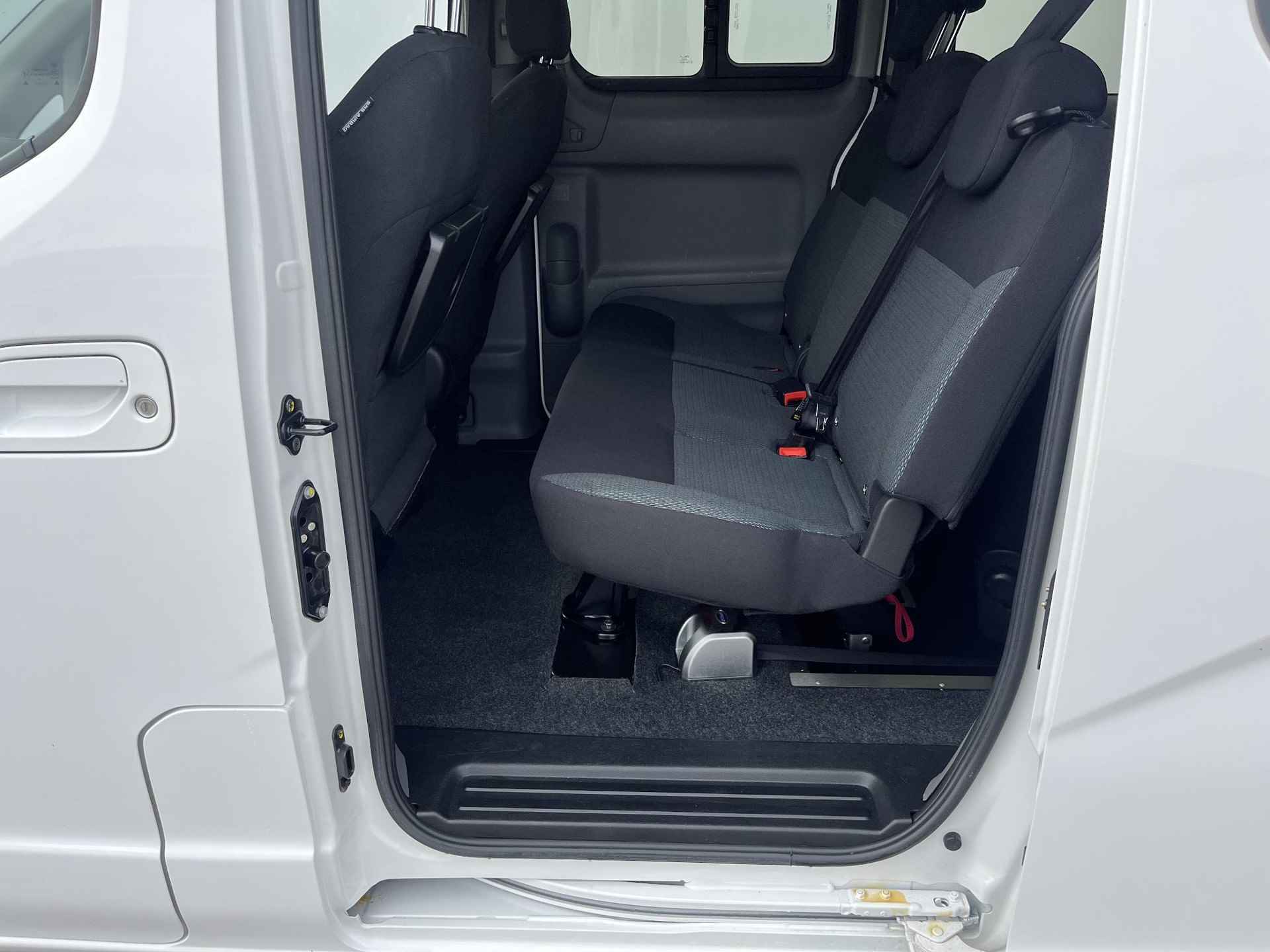 Nissan e-NV200 Evalia 40 kWh Connect Ed 7p. Rolstoelvervoer / €2.000,- Subsidie mogelijk / Rolstoel / Invalide / Aangepast Vervoer / Navigatie / Keyless / Climate control / Cruise control - 50/54