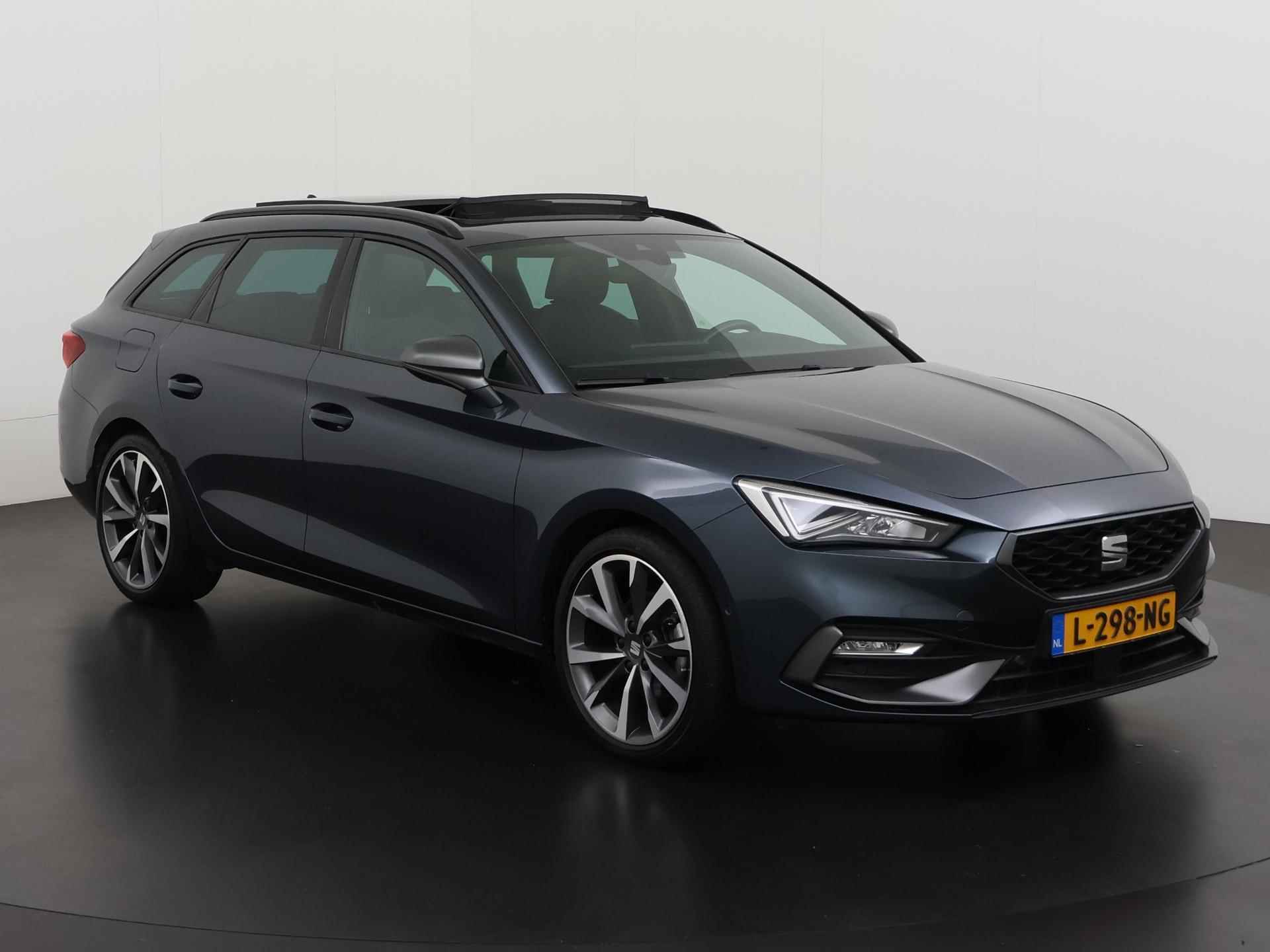 SEAT Leon Sportstourer 1.5 eTSI FR Business Intense | Trekhaak | Panoramadak | Matrix LED | Camera | Zondag Open! - 30/48