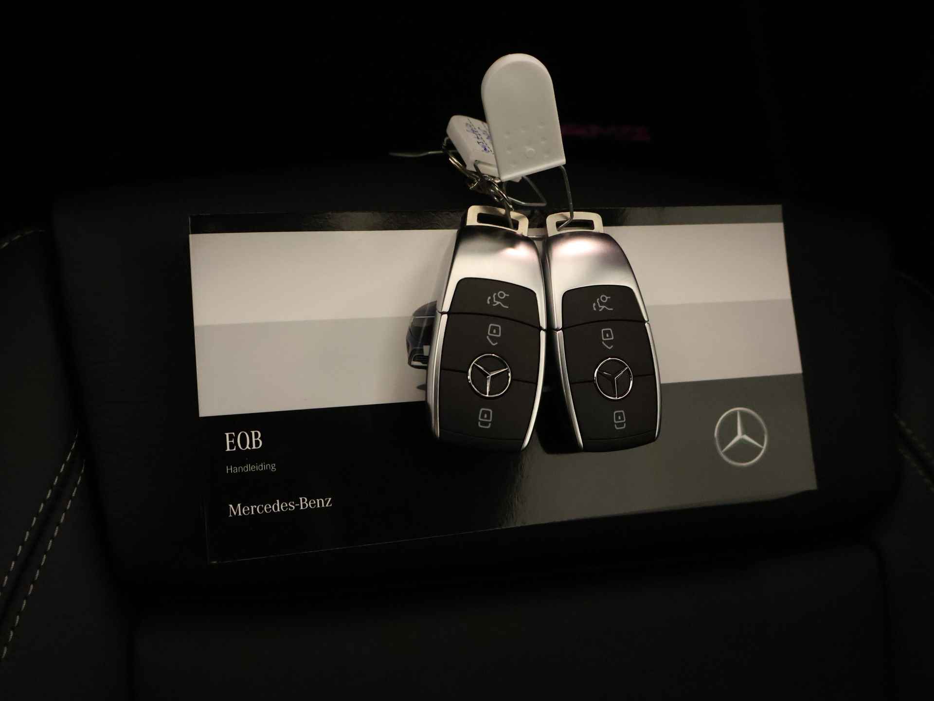 Mercedes-Benz EQB 250+ AMG Line 7p. 71 kWh | Nightpakket | Rijassistentiepakket | Premium pakket | Parkeerpakket met 360°-camera | GUARD 360° Voertuigbescherming Plus | 	KEYLESS-GO comfort pakket | EASY PACK achterklep | - 26/39