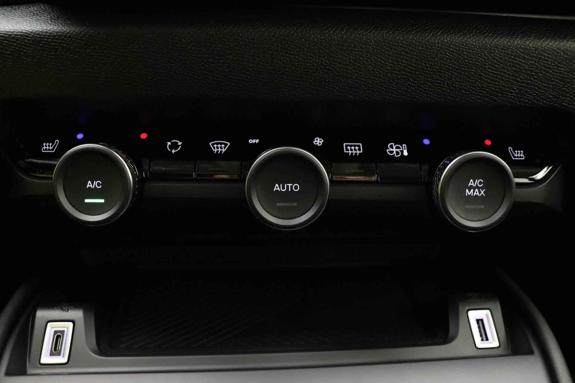Citroen Ë-C4 Feel 50 kWh 3 Fase | Camera | Stoel & Stuurverwarming | Navigatie via Apple Carplay | Parkeersensoren | Dodehoek assistent - 28/39