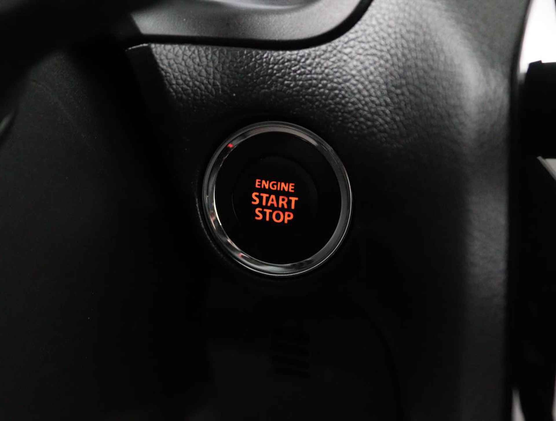 Suzuki Swift 1.4 Sport Smart Hybrid | Eerste Eigenaar | Navigatie | Stoelverwarming | Climate Control | Achteruitrijcamera | Keyless Entry | - 26/53