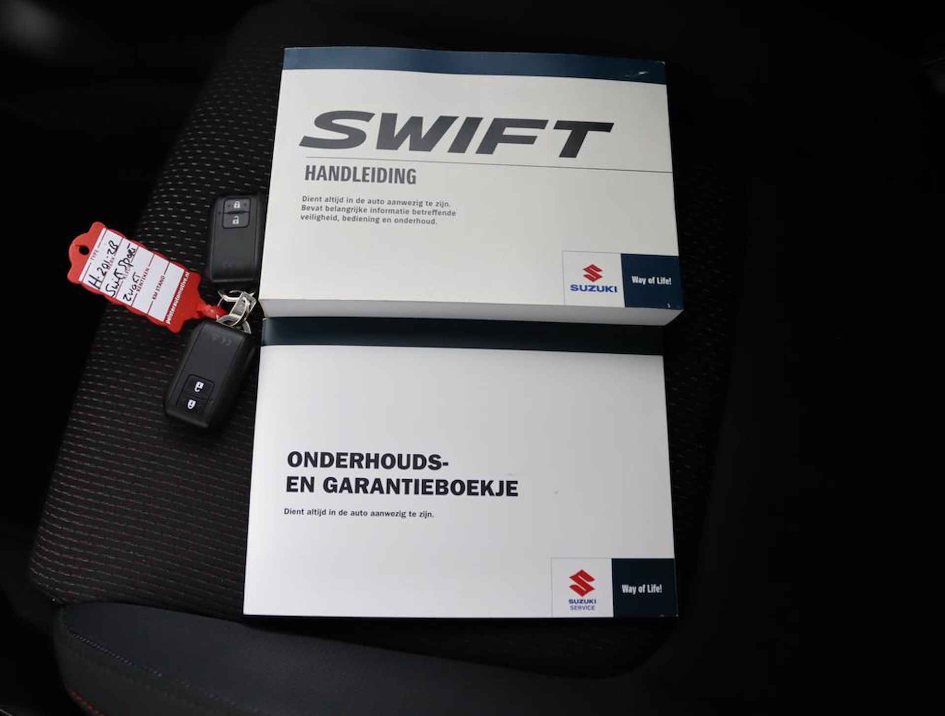 Suzuki Swift 1.4 Sport Smart Hybrid | Eerste Eigenaar | Navigatie | Stoelverwarming | Climate Control | Achteruitrijcamera | Keyless Entry | - 27/53