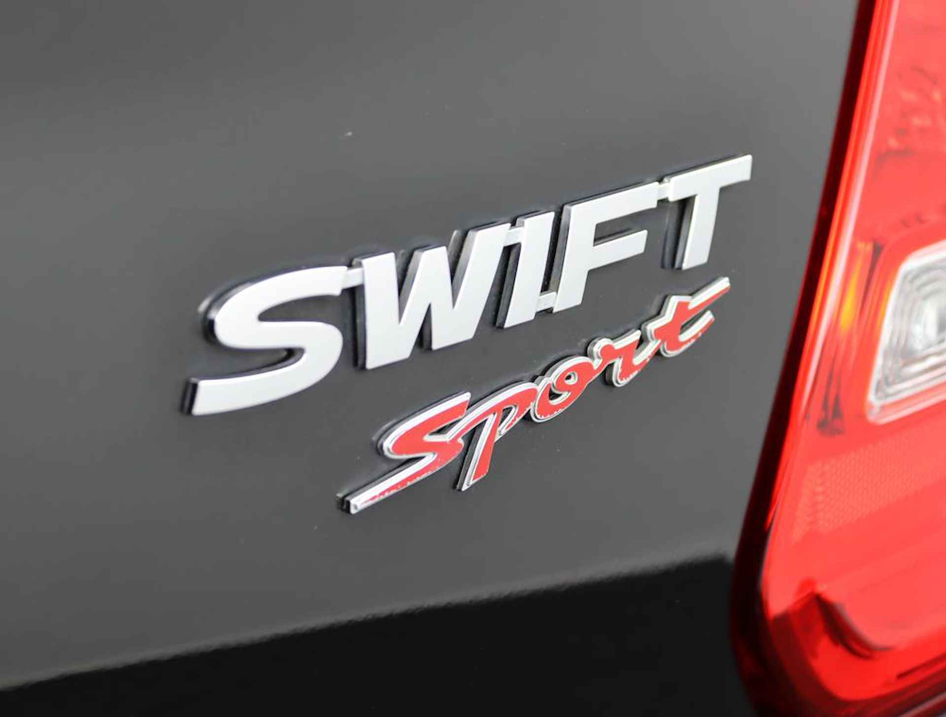 Suzuki Swift 1.4 Sport Smart Hybrid | Eerste Eigenaar | Navigatie | Stoelverwarming | Climate Control | Achteruitrijcamera | Keyless Entry | - 42/53