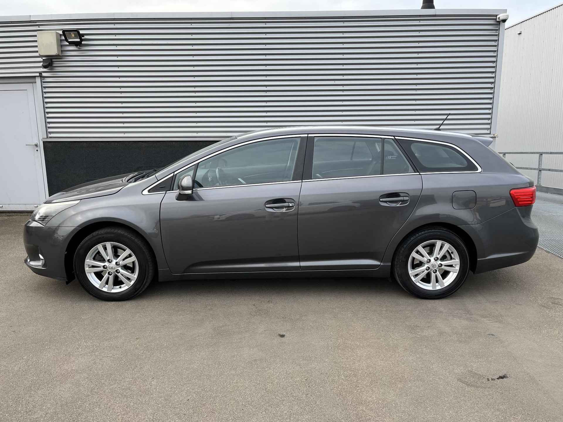 Toyota Avensis Wagon 1.8 VVTi Business edition Automaat Automaat, Stoelverwarming, Climate control, Cruise control, Bluetooth - 3/38