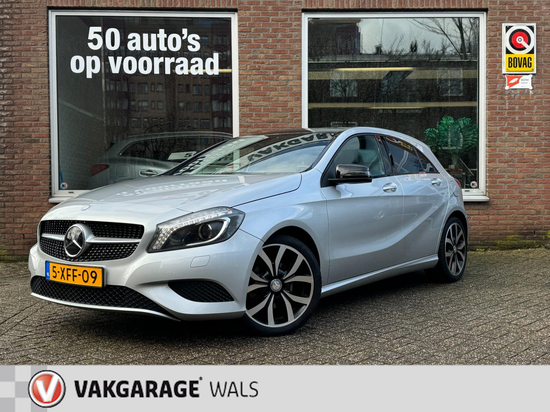 Mercedes-Benz A-klasse 180 AMBITION | NAVI | LEER | CLIMA | VELGEN | PDC | PANO | XENON bij viaBOVAG.nl