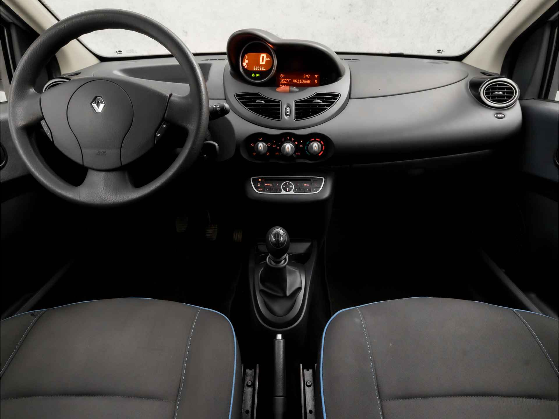 Renault Twingo 1.2 16V Collection (RADIO, NAP, AIRCO, SPORTSTOELEN, CRUISE, ELEK PAKKET, GETINT GLAS, NIEUWE APK, NIEUWSTAAT) - 6/28