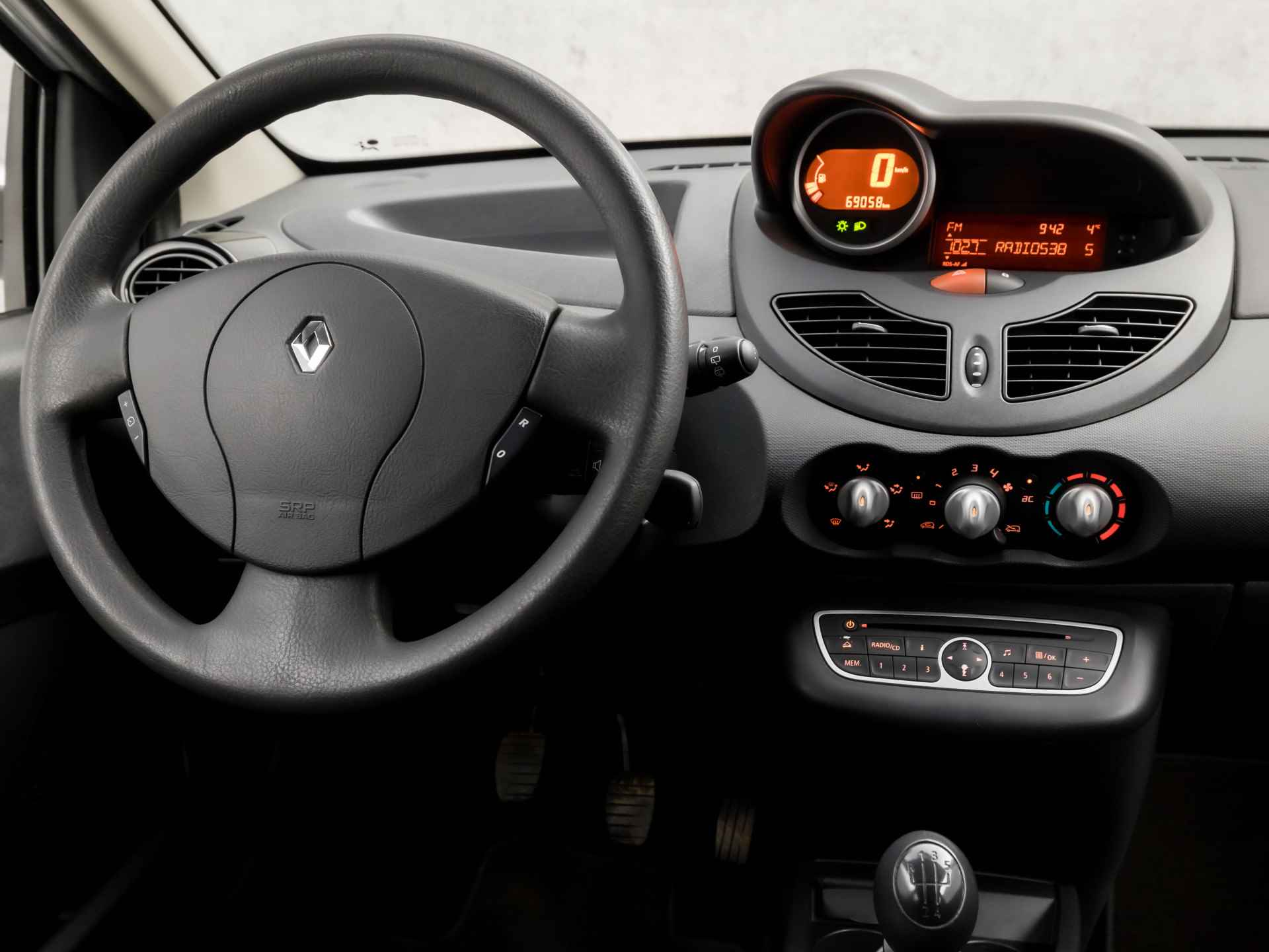 Renault Twingo 1.2 16V Collection (RADIO, NAP, AIRCO, SPORTSTOELEN, CRUISE, ELEK PAKKET, GETINT GLAS, NIEUWE APK, NIEUWSTAAT) - 7/28