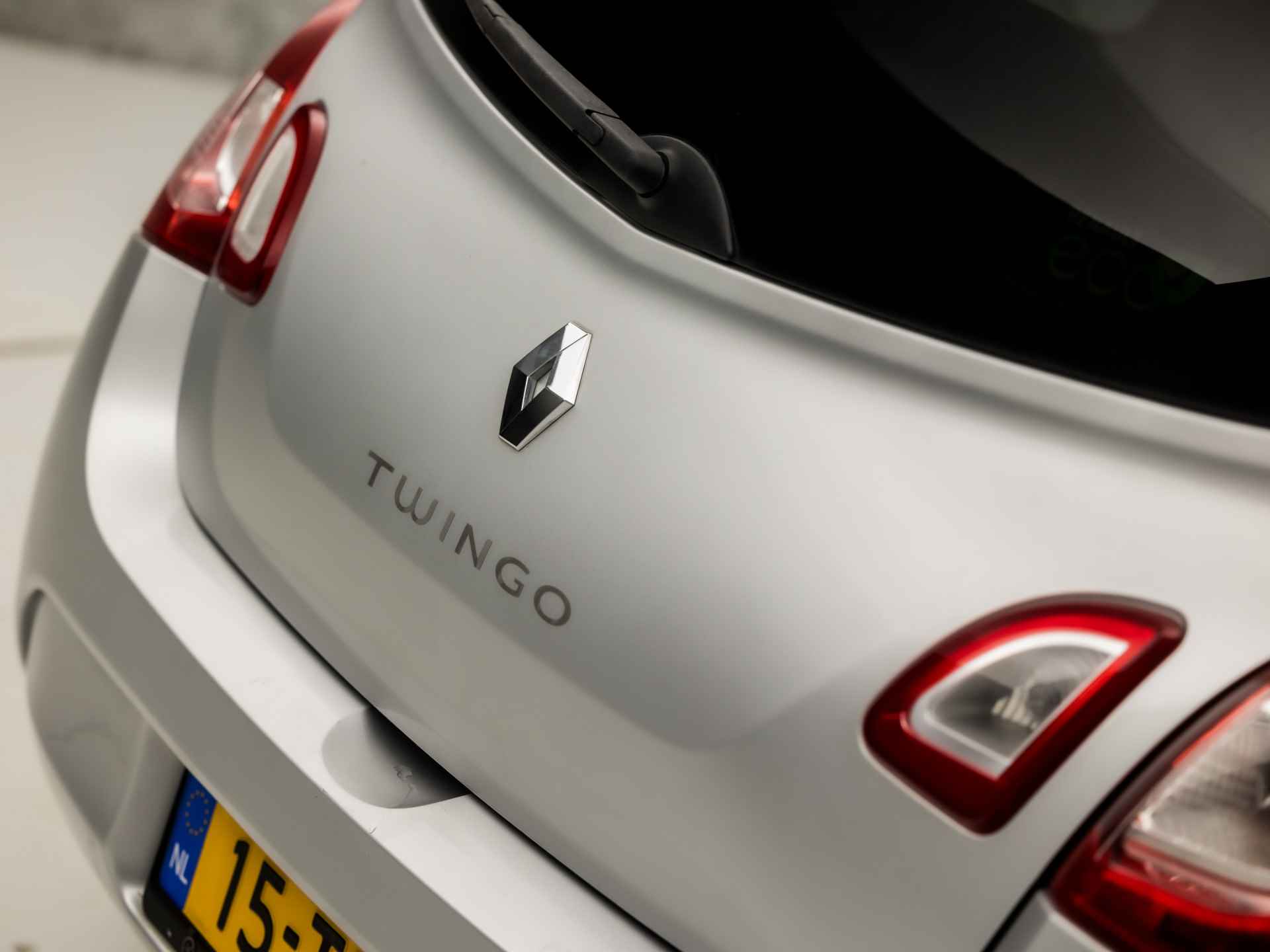 Renault Twingo 1.2 16V Collection (RADIO, NAP, AIRCO, SPORTSTOELEN, CRUISE, ELEK PAKKET, GETINT GLAS, NIEUWE APK, NIEUWSTAAT) - 22/28