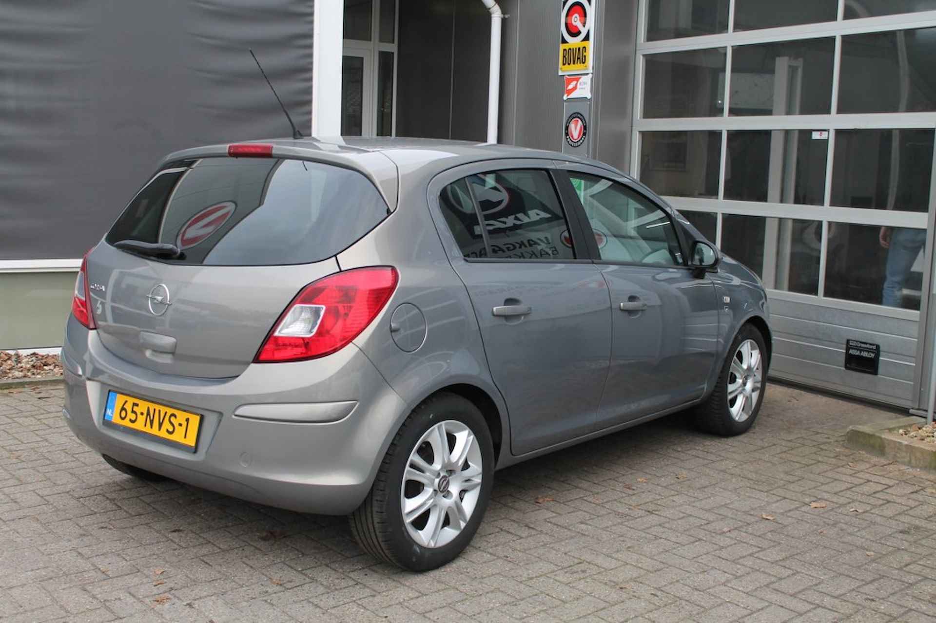 OPEL Corsa 1.4-16V 111 EDITION - 18/30