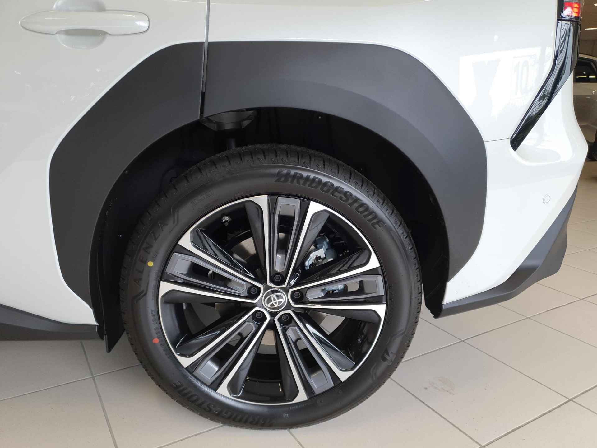 Toyota bZ4X Premium 71 kWh |Panoramisch Dak|Snel Leverbaar!| - 10/37