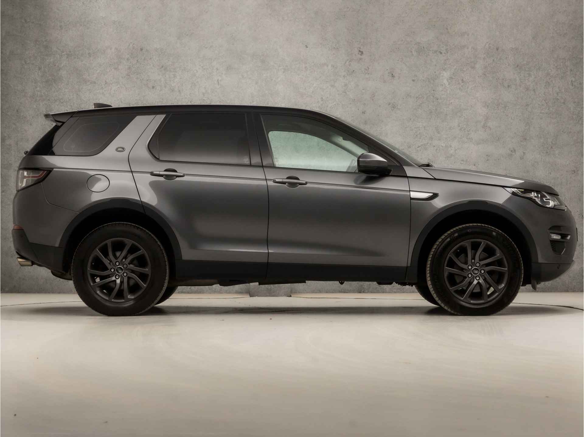 Land Rover Discovery Sport 2.0 Si4 Dynamic Sport Black Pack 241Pk Automaat (PANORAMADAK, NAVIGATIE, MEMORY SEATS, LEDER, CAMERA, STUUR/STOELVERWARMING, GETINT GLAS, XENON, NIEUWSTAAT) - 4/42