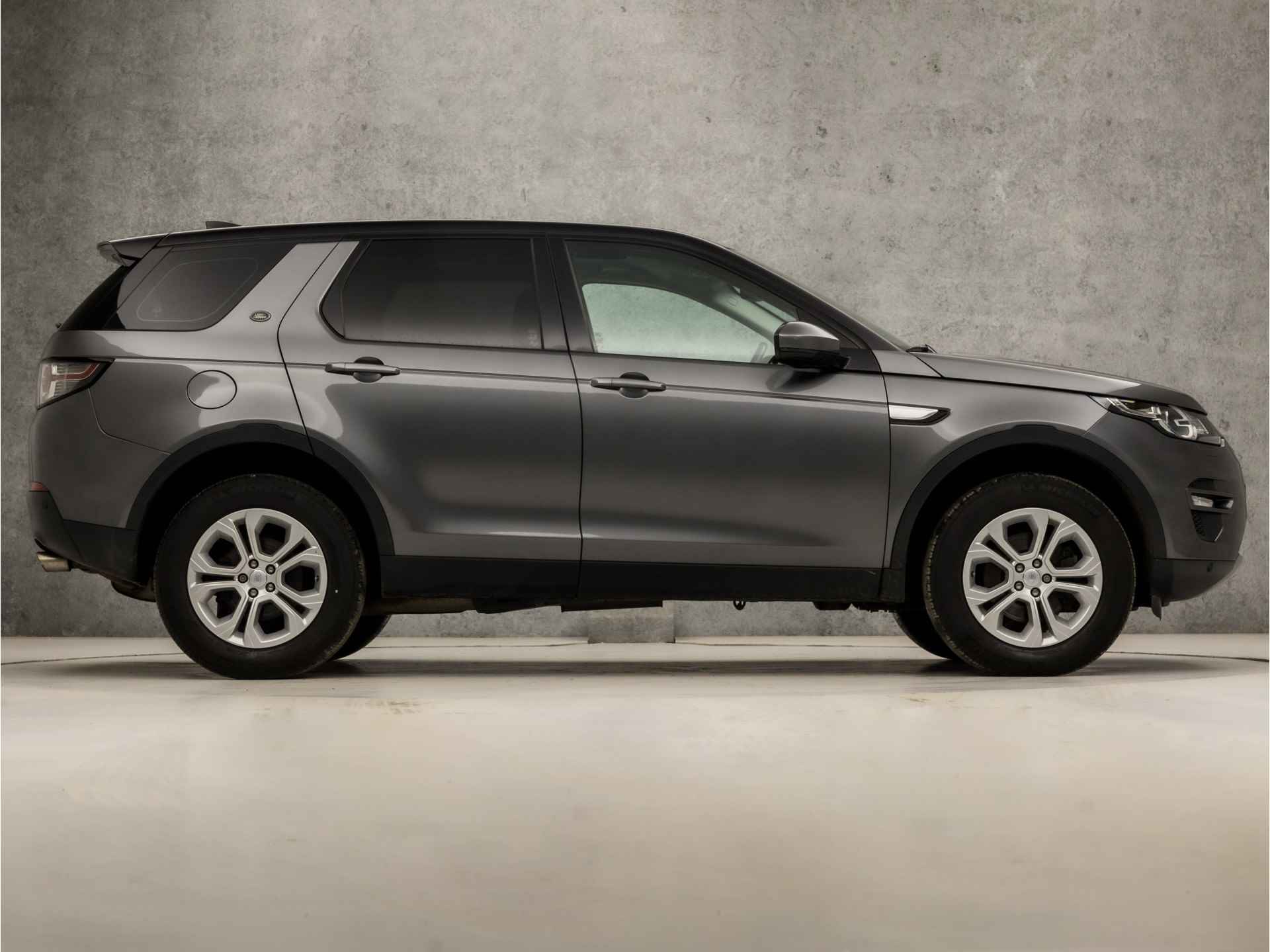 Land Rover Discovery Sport 2.0 Si4 Dynamic Sport Black Pack 241Pk Automaat (PANORAMADAK, NAVIGATIE, MEMORY SEATS, LEDER, CAMERA, STUUR/STOELVERWARMING, GETINT GLAS, XENON, NIEUWSTAAT) - 4/36