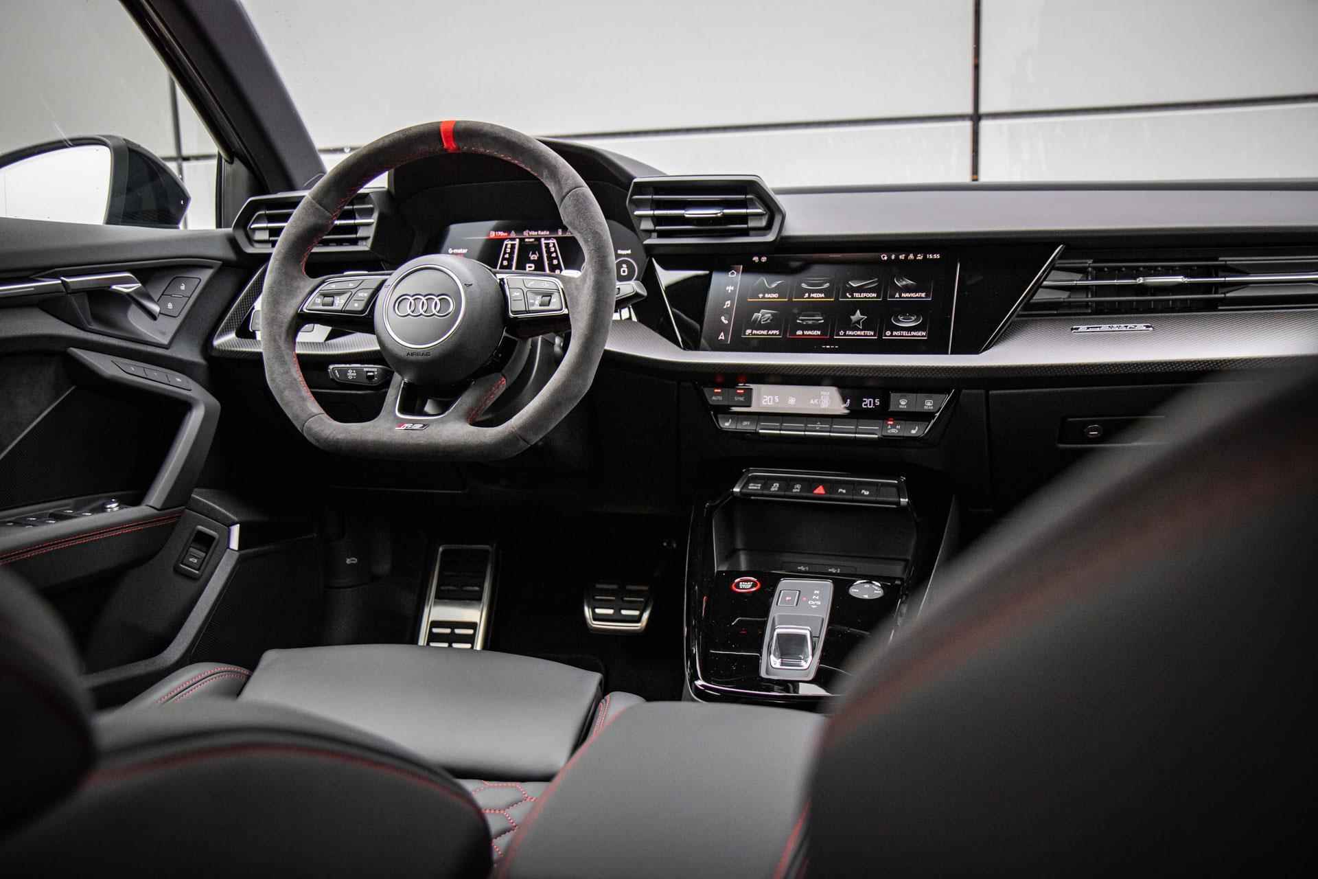 Audi RS 3 Limousine 2.5 TFSI 400pk quattro | Keramisch | Panoramadak | Sportuitlaat | Head-up - 41/75