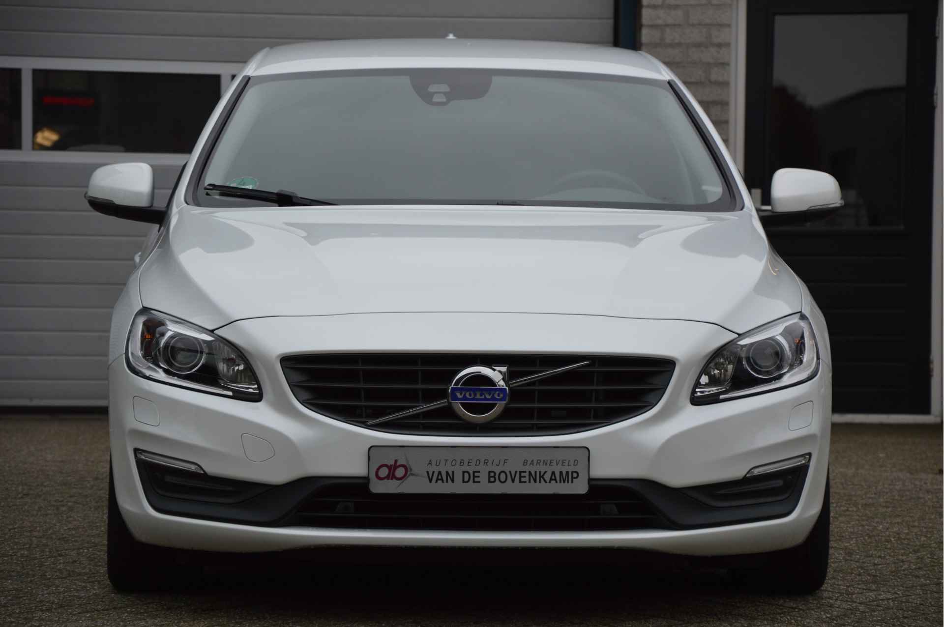 Volvo S60 1.5 T3 KINETIC | AUTOMAAT | CLIMA | CRUISE | XENON | TREKHAAK | ENZ - 9/35