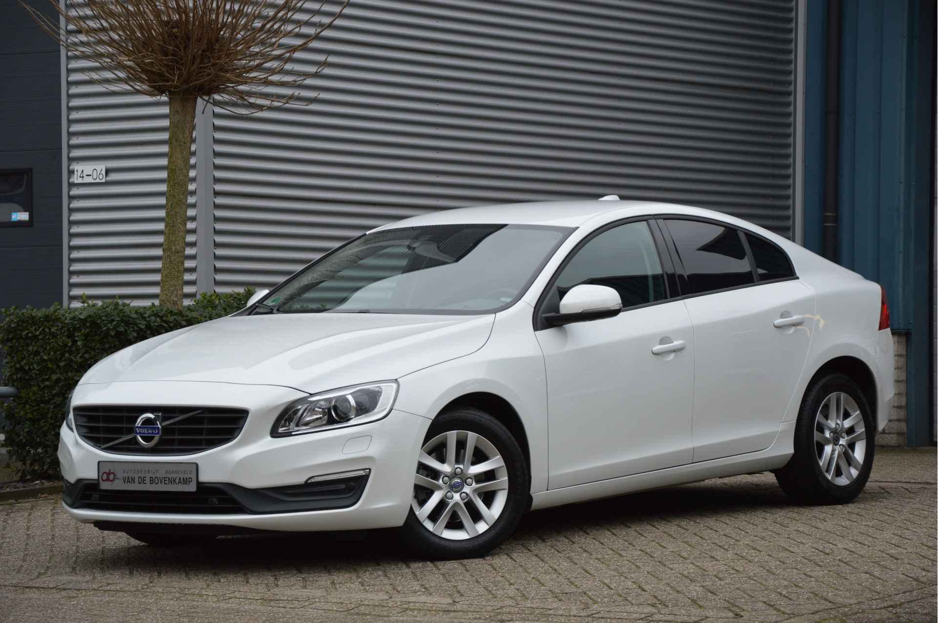 Volvo S60 1.5 T3 KINETIC | AUTOMAAT | CLIMA | CRUISE | XENON | TREKHAAK | ENZ - 1/35