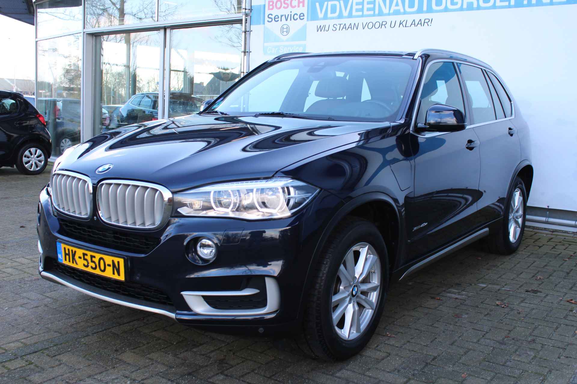 BMW X5 xDrive40e High Executive | Incl. 12 maanden Garantie | Harman/Kardon audiosysteem | Elektrisch verstelbare stoelen met geheugen | Elektrische kofferklep | Elektrisch verstelbaar stuurwiel | Stoelverwarming | 360* Camera | In/uitklapbare trekhaak | Head-up display | Cruise controle | Navigatie | Climate controle | Parkeersensoren V+A | Keyless entry/start | Volledig lederen bekleding | Origineel NL auto | NAP | - 5/75