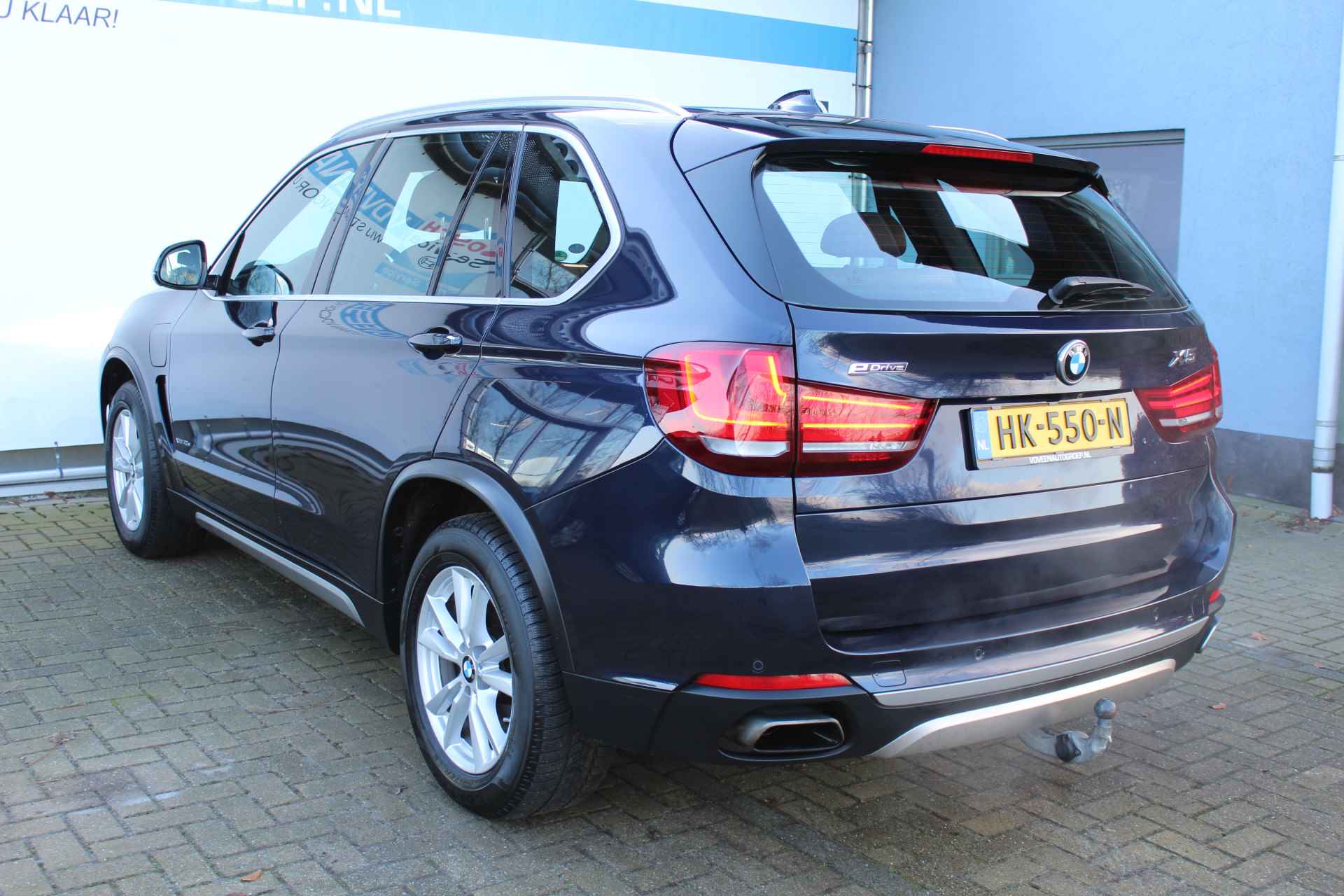 BMW X5 xDrive40e High Executive | Incl. 12 maanden Garantie | Harman/Kardon audiosysteem | Elektrisch verstelbare stoelen met geheugen | Elektrische kofferklep | Elektrisch verstelbaar stuurwiel | Stoelverwarming | 360* Camera | In/uitklapbare trekhaak | Head-up display | Cruise controle | Navigatie | Climate controle | Parkeersensoren V+A | Keyless entry/start | Volledig lederen bekleding | Origineel NL auto | NAP | - 6/75