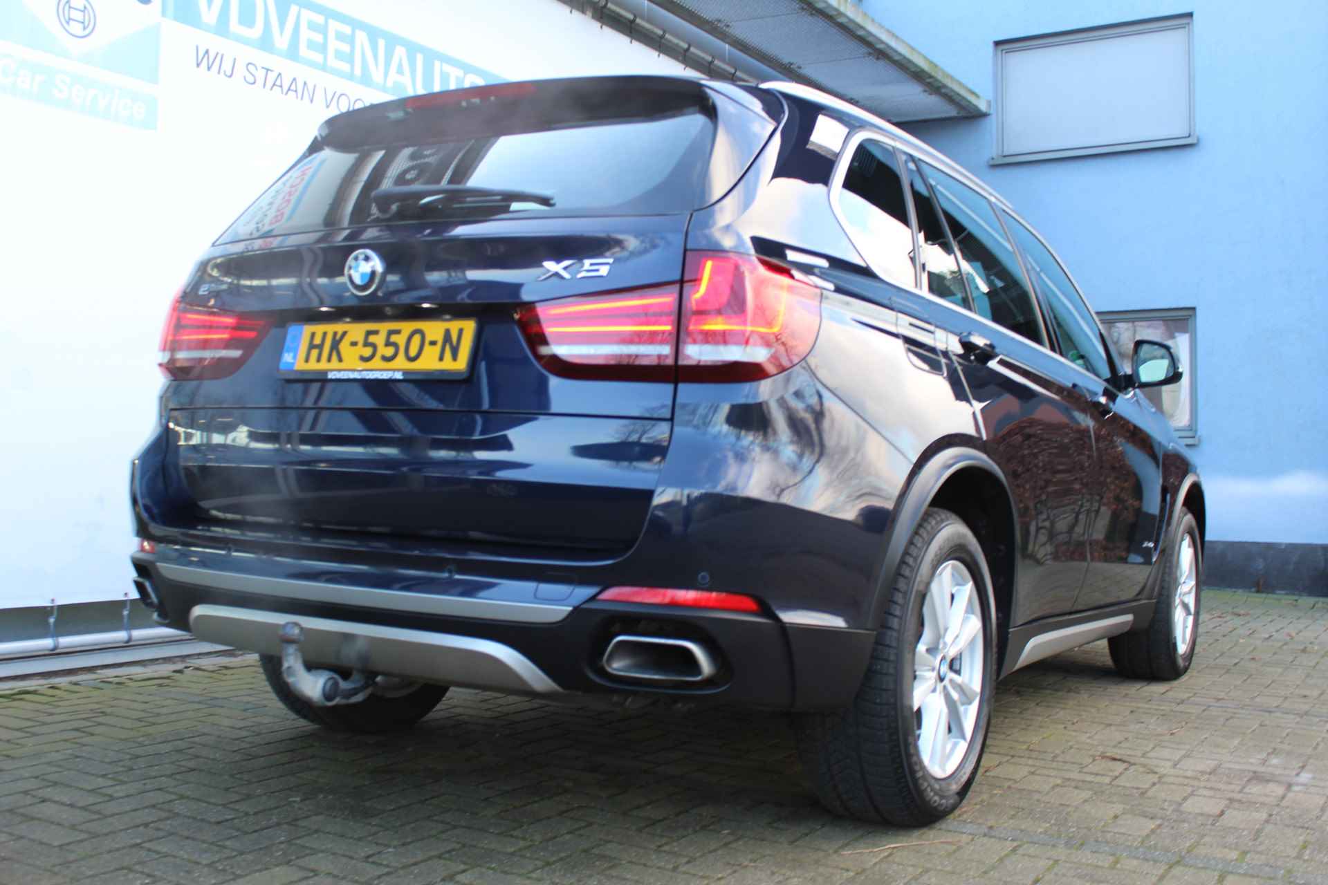 BMW X5 xDrive40e High Executive | Incl. 12 maanden Garantie | Harman/Kardon audiosysteem | Elektrisch verstelbare stoelen met geheugen | Elektrische kofferklep | Elektrisch verstelbaar stuurwiel | Stoelverwarming | 360* Camera | In/uitklapbare trekhaak | Head-up display | Cruise controle | Navigatie | Climate controle | Parkeersensoren V+A | Keyless entry/start | Volledig lederen bekleding | Origineel NL auto | NAP | - 10/75