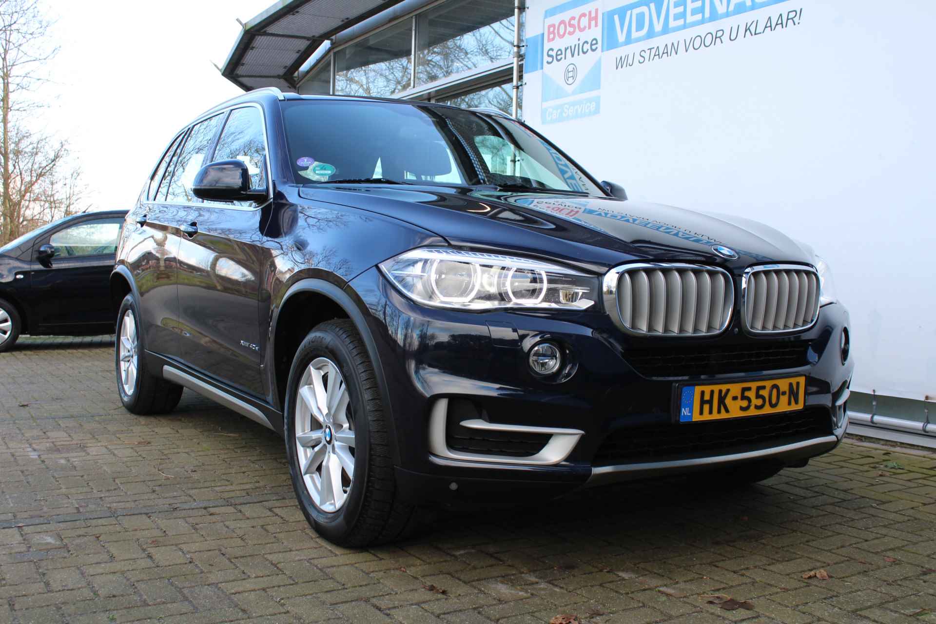 BMW X5 xDrive40e High Executive | Incl. 12 maanden Garantie | Harman/Kardon audiosysteem | Elektrisch verstelbare stoelen met geheugen | Elektrische kofferklep | Elektrisch verstelbaar stuurwiel | Stoelverwarming | 360* Camera | In/uitklapbare trekhaak | Head-up display | Cruise controle | Navigatie | Climate controle | Parkeersensoren V+A | Keyless entry/start | Volledig lederen bekleding | Origineel NL auto | NAP | - 15/75