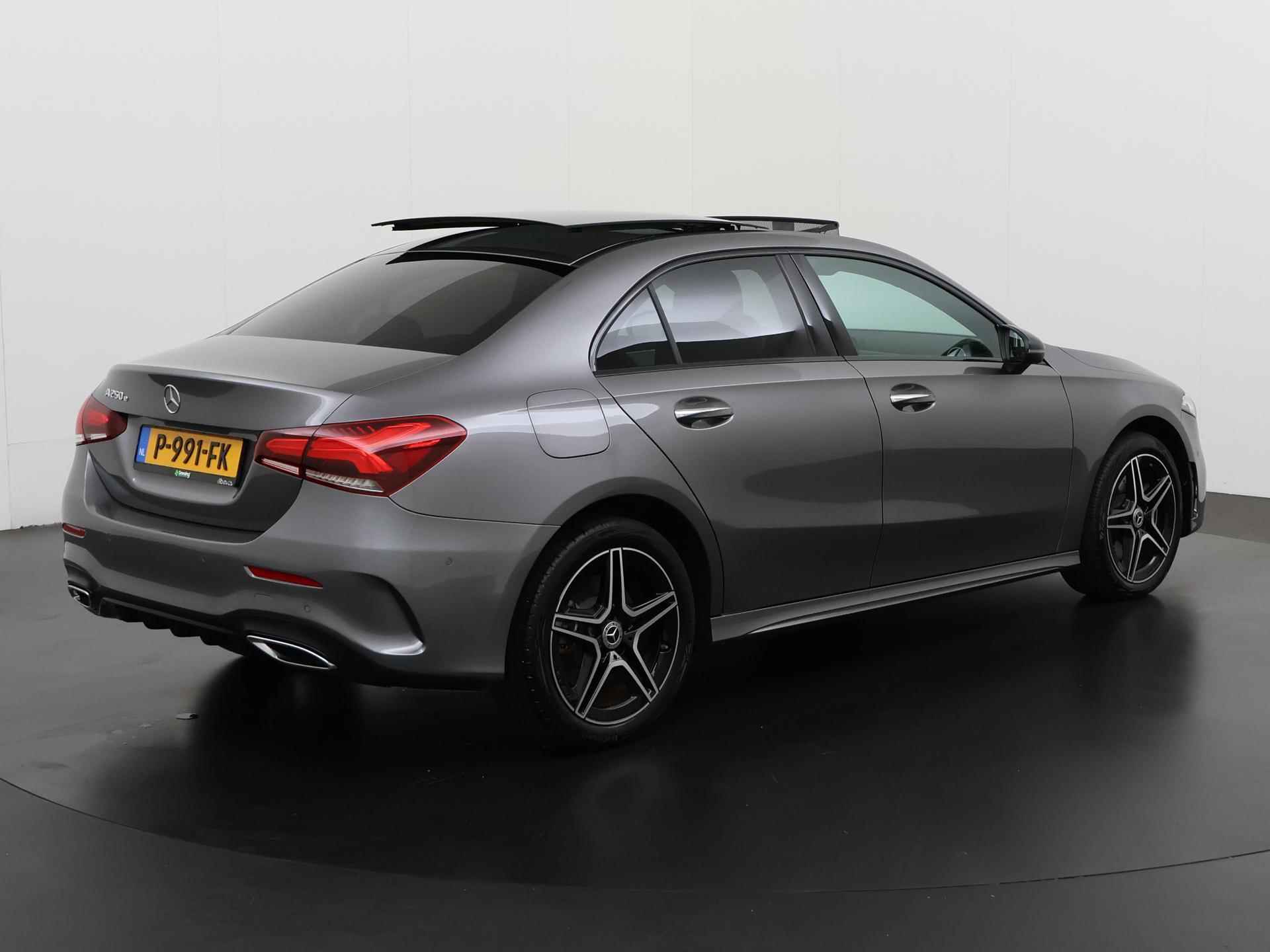 Mercedes-Benz A-klasse 250e Premium AMG Night | Panoramadak | Camera | Widescreen | Multibeam LED | Zondag open! - 4/47