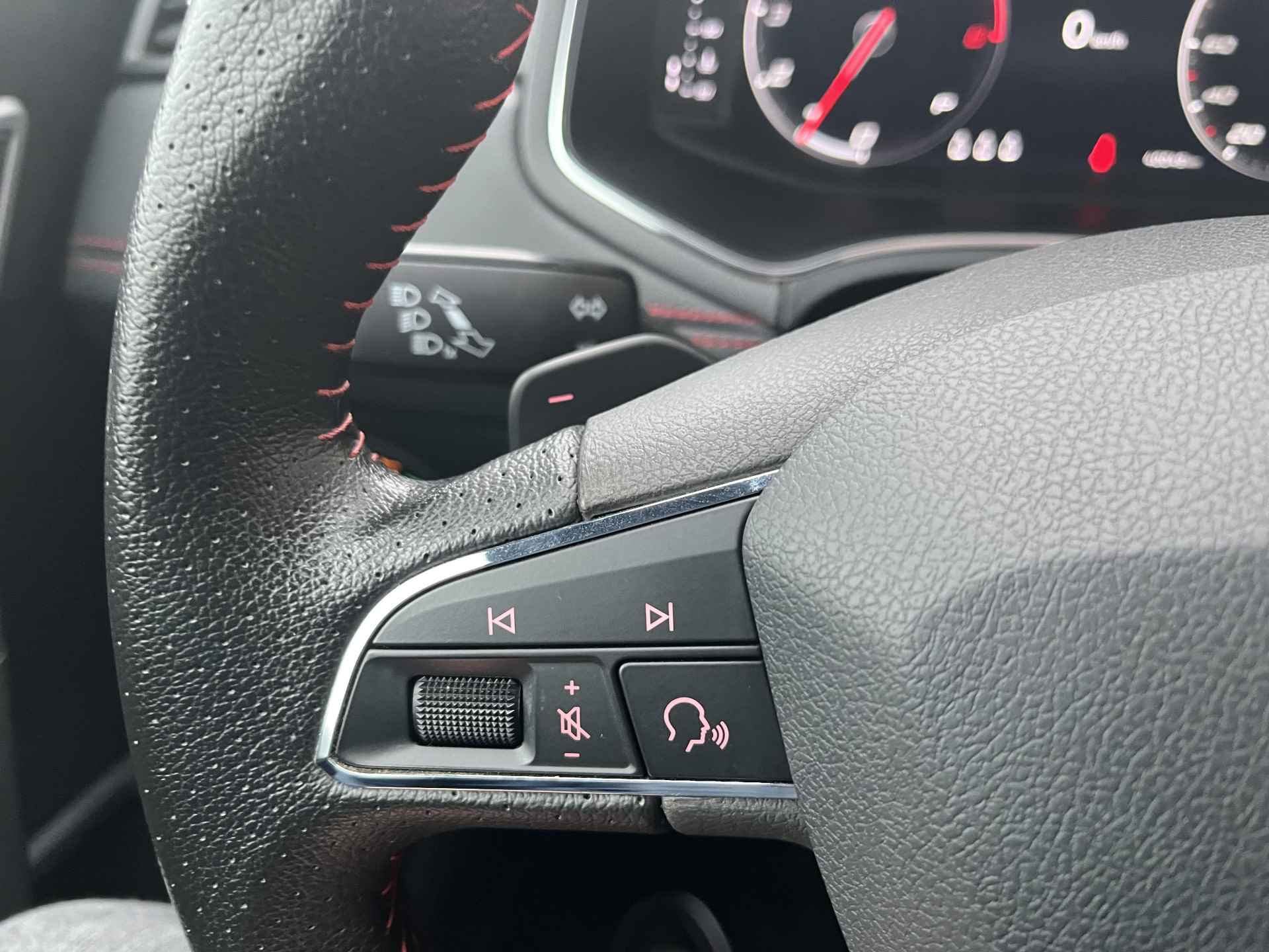 SEAT Arona 1.0 TSI FR / AUTOMAAT/ BEATS AUDIO/ 18'' LMV/ CAMERA/ PARK. SENSOREN/ LED/ DODE HOEK/ KEYLESS/ VIRTUAL COCKPIT/ STOEL VERWARM./ ADAPT. CRUISE/ APP CONNECT/ NAVI/ CLIMA/ DAB/ - 15/42