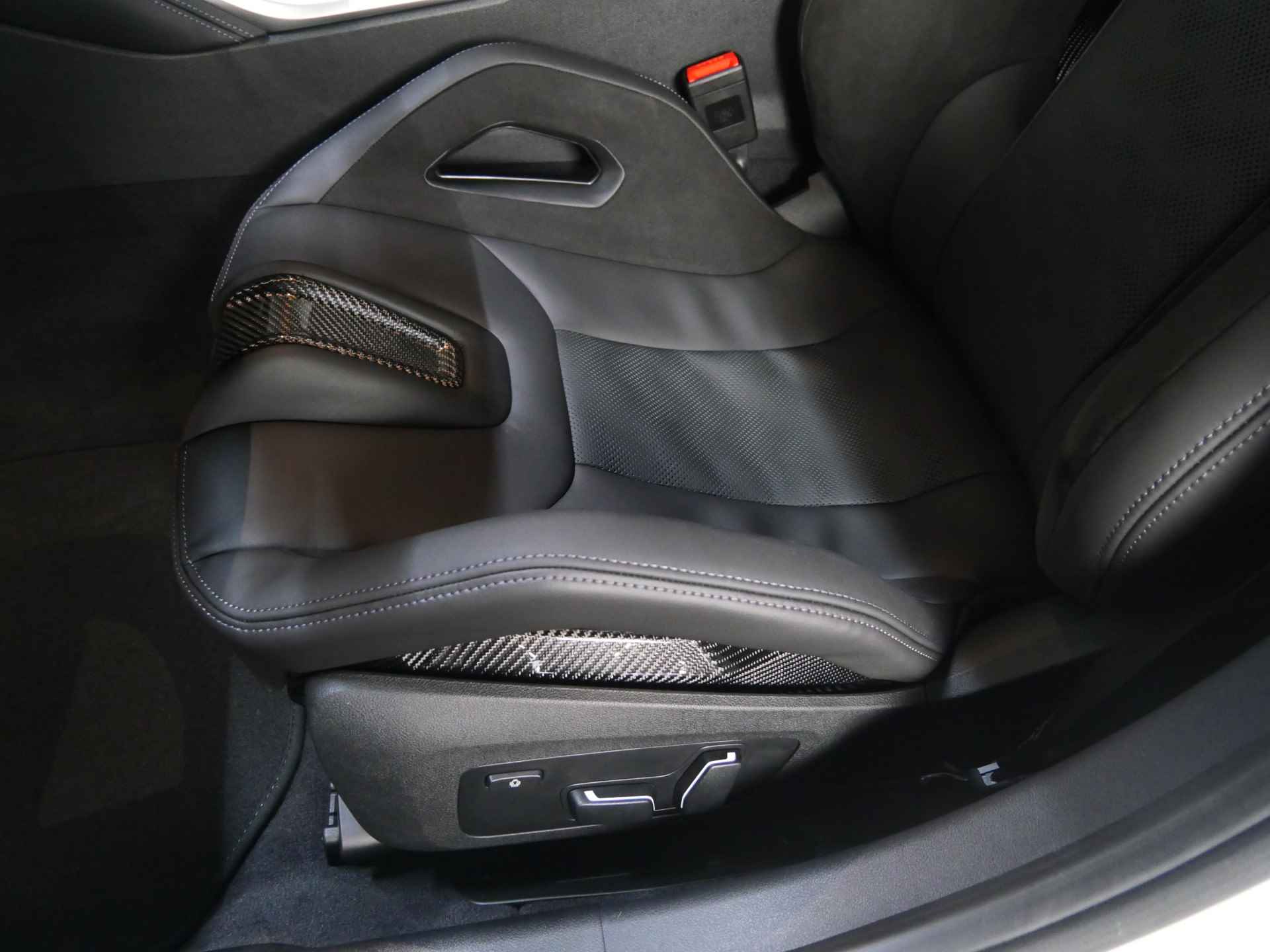 BMW 3 Serie M3 xDrive Competition High Executive Automaat / M Drive Professional / M Carbon kuipstoelen / Laserlight / M Carbon-keramisch remmen / Adaptief M Onderstel - 15/52