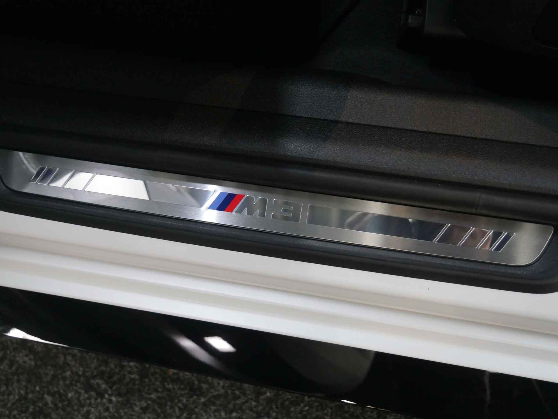 BMW 3 Serie M3 xDrive Competition High Executive Automaat / M Drive Professional / M Carbon kuipstoelen / Laserlight / M Carbon-keramisch remmen / Adaptief M Onderstel - 17/52