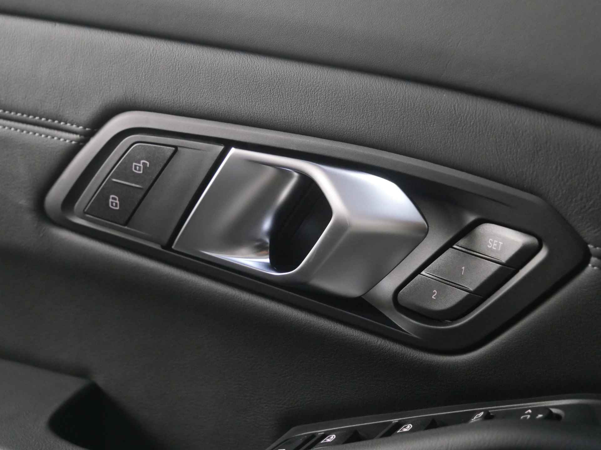 BMW 3 Serie M3 xDrive Competition High Executive Automaat / M Drive Professional / M Carbon kuipstoelen / Laserlight / M Carbon-keramisch remmen / Adaptief M Onderstel - 19/52