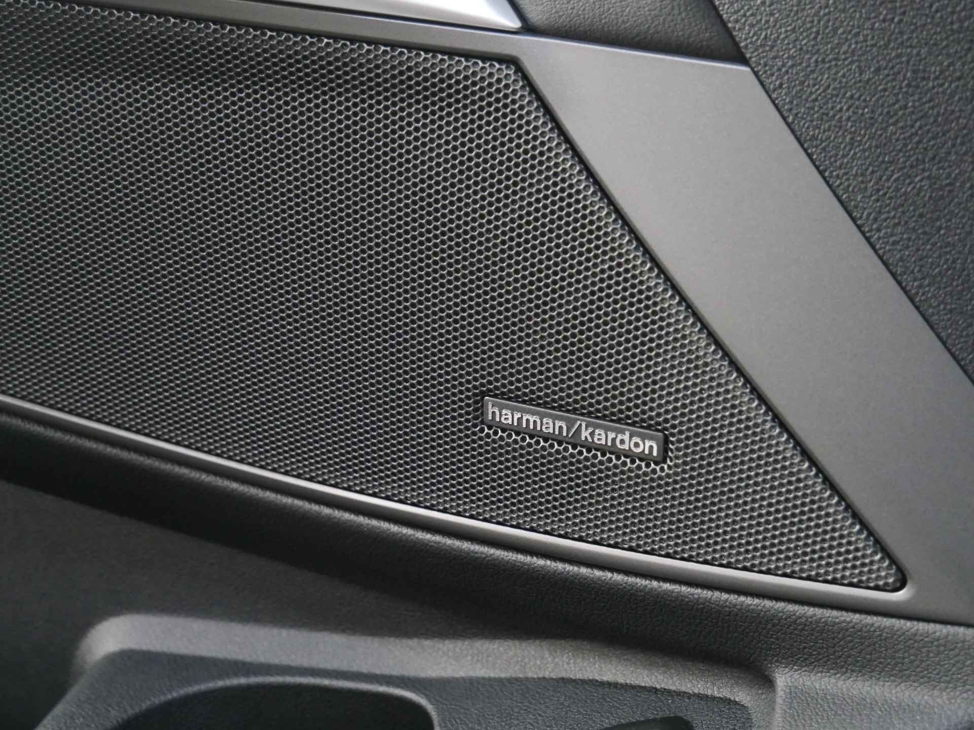 BMW 3 Serie M3 xDrive Competition High Executive Automaat / M Drive Professional / M Carbon kuipstoelen / Laserlight / M Carbon-keramisch remmen / Adaptief M Onderstel - 20/52