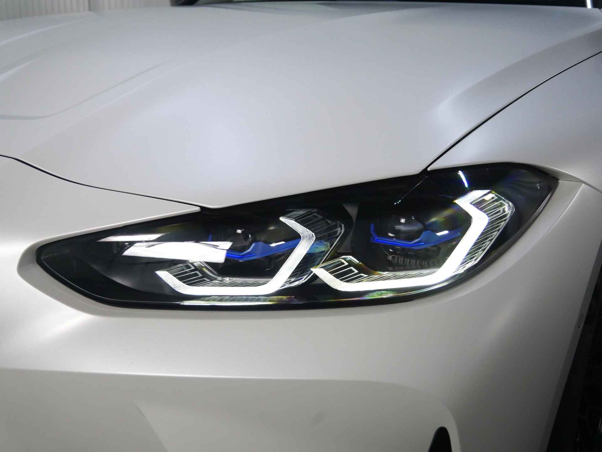 BMW 3 Serie M3 xDrive Competition High Executive Automaat / M Drive Professional / M Carbon kuipstoelen / Laserlight / M Carbon-keramisch remmen / Adaptief M Onderstel - 35/52
