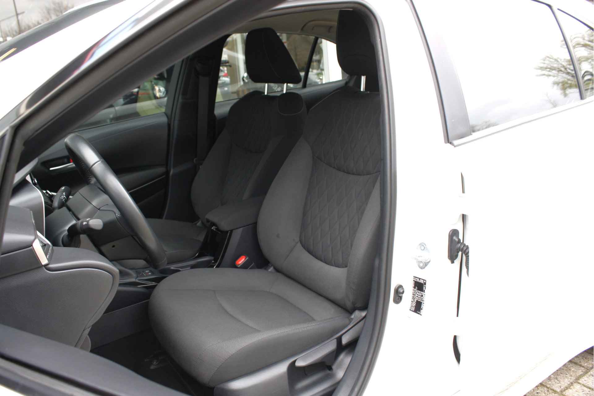 Toyota Corolla 1.8 Hybrid Active | Navigatie via Apple carplay/ Android auto | Keyless | DAB | Lane assist | - 21/42