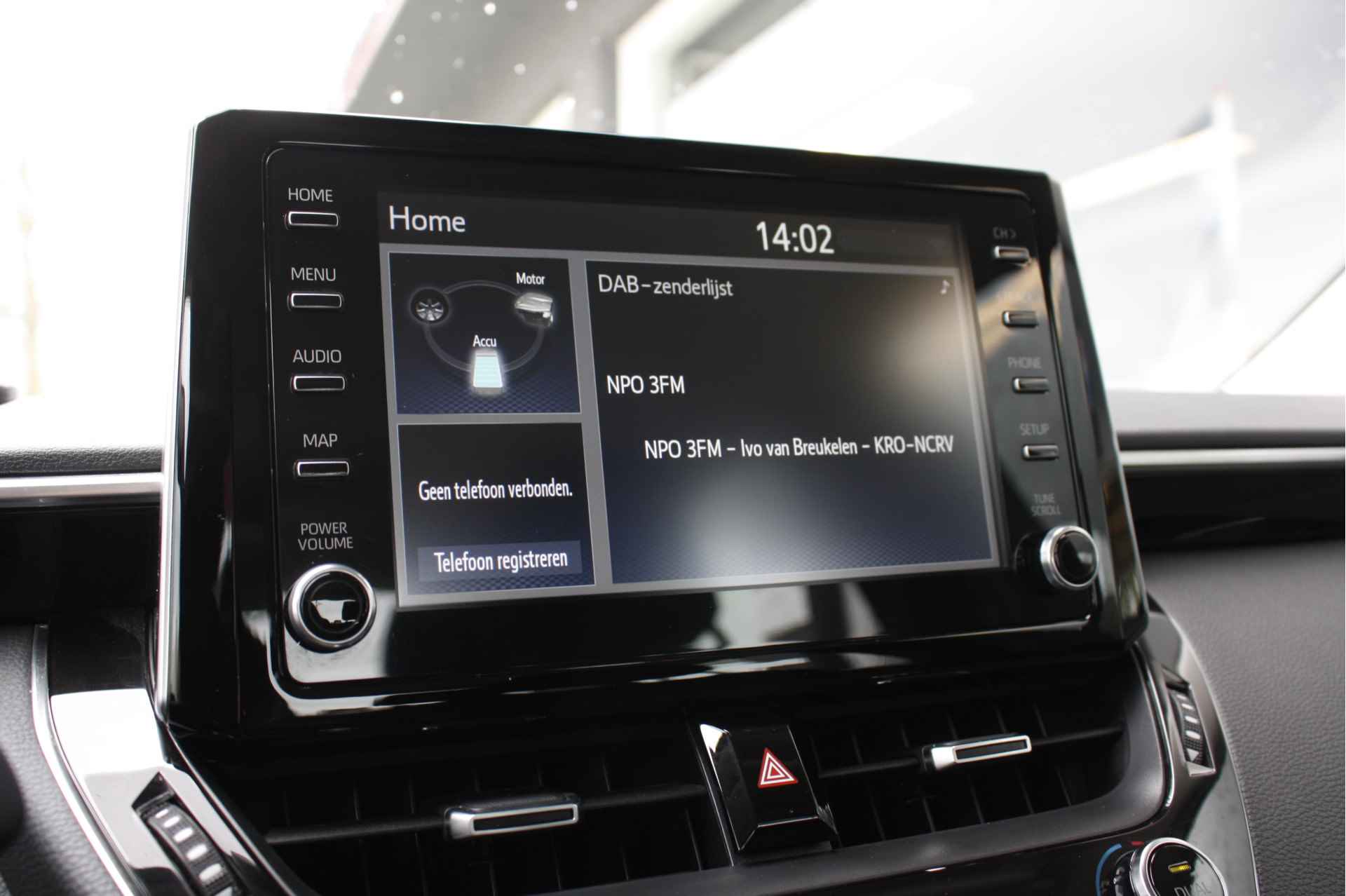 Toyota Corolla 1.8 Hybrid Active | Navigatie via Apple carplay/ Android auto | Keyless | DAB | Lane assist | - 25/42
