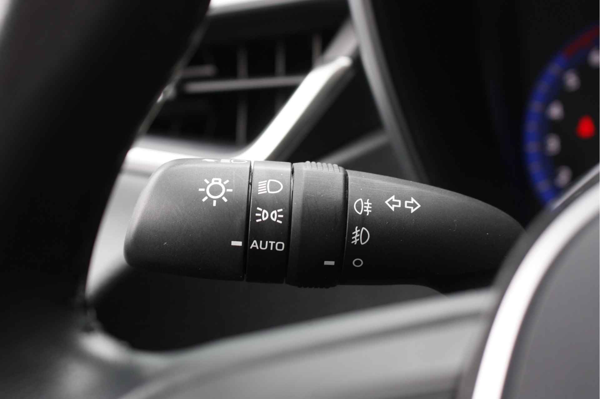 Toyota Corolla 1.8 Hybrid Active | Navigatie via Apple carplay/ Android auto | Keyless | DAB | Lane assist | - 31/42