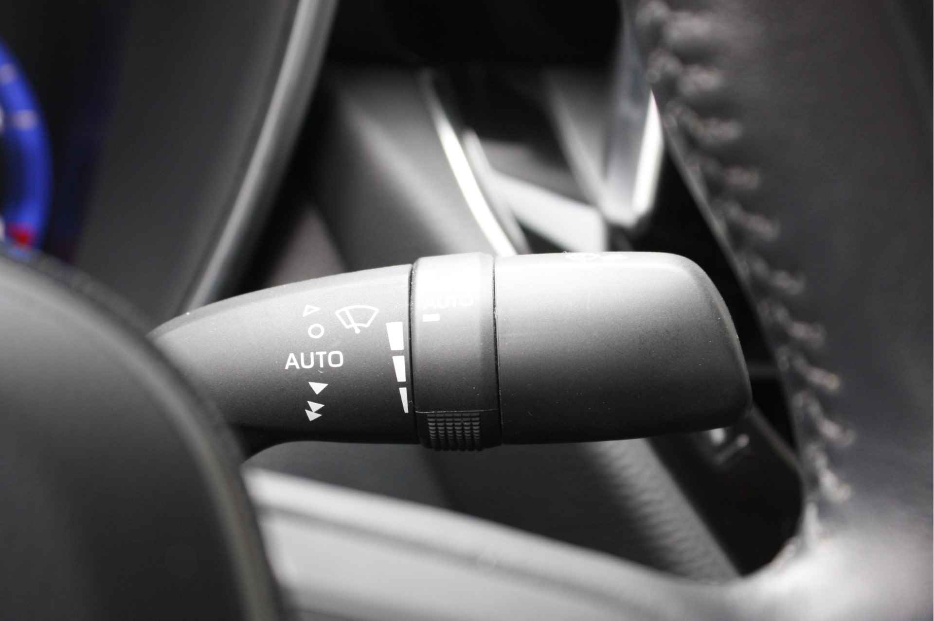 Toyota Corolla 1.8 Hybrid Active | Navigatie via Apple carplay/ Android auto | Keyless | DAB | Lane assist | - 32/42