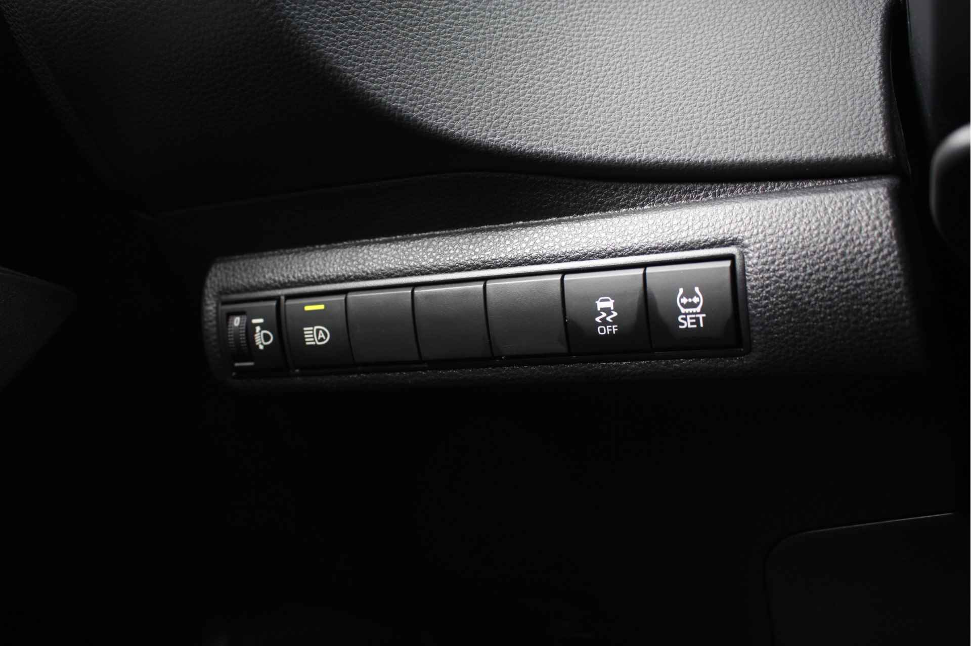 Toyota Corolla 1.8 Hybrid Active | Navigatie via Apple carplay/ Android auto | Keyless | DAB | Lane assist | - 34/42
