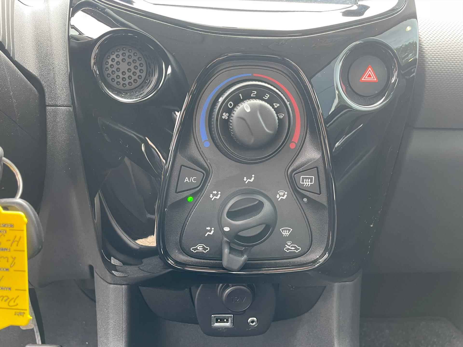 Peugeot 108 1.0 e-VTi 72pk 5D Allure | Navigatie van tomtom | Airco | Snelheidsbegrenzer | Multifunctioneel stuurwiel  | Iso fix | - 16/31