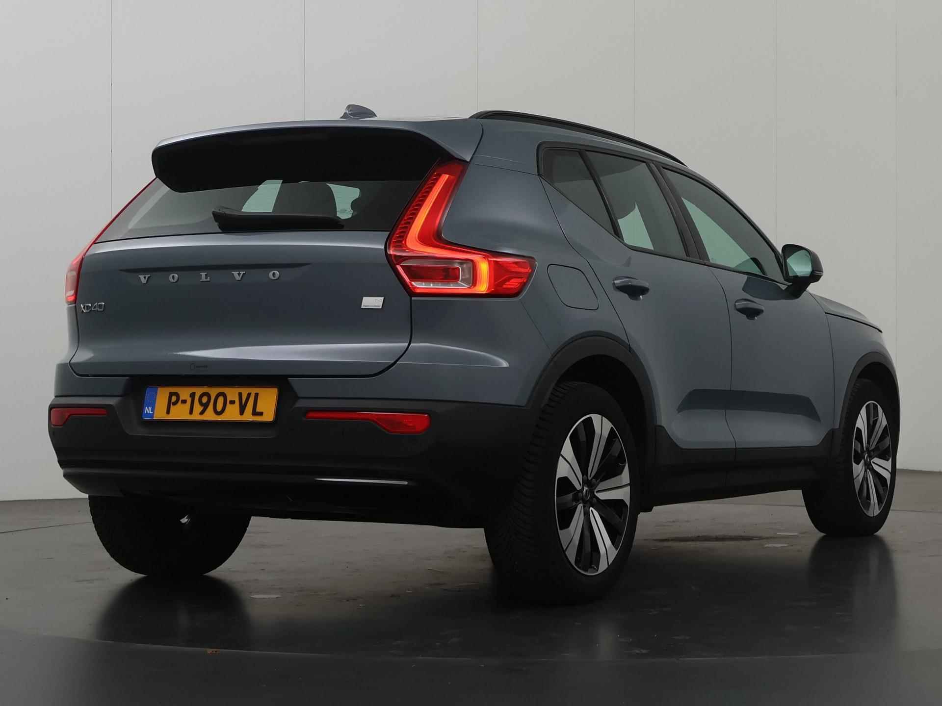 Volvo XC40 1.5 T4 Plug-in hybrid Ultimate Dark | Panoramadak | Keyless go | Navigatie | Cruise Control Adaptief | Parkeercamera | Harman / Kardon | - 3/43