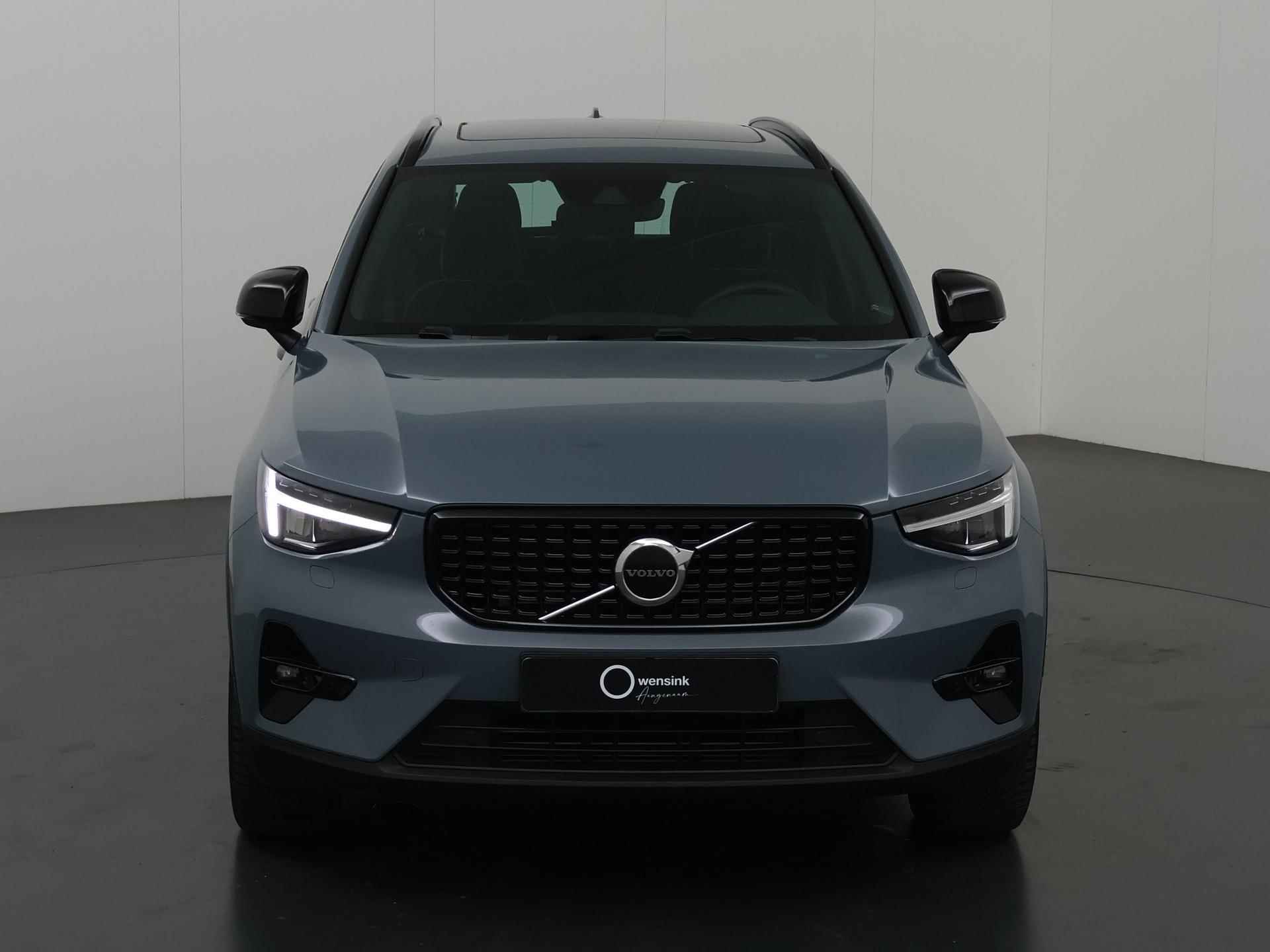 Volvo XC40 1.5 T4 Plug-in hybrid Ultimate Dark | Panoramadak | Keyless go | Navigatie | Cruise Control Adaptief | Parkeercamera | Harman / Kardon | - 4/43