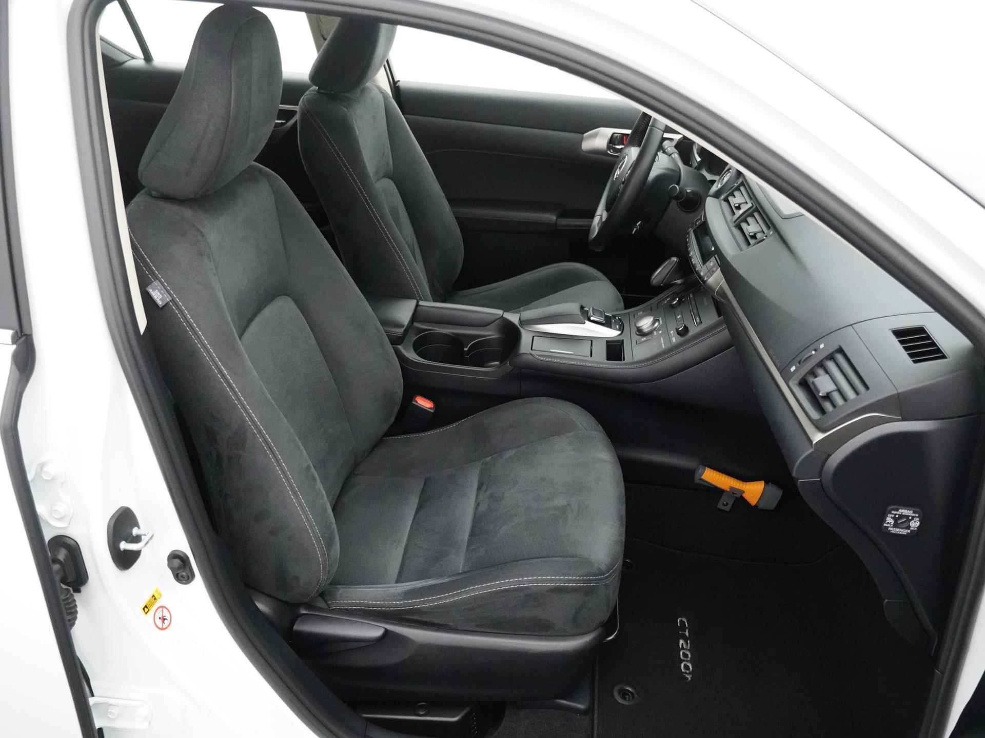 Lexus CT 200h | Premium Navigatie | Adaptive Cruise Control | Lane Assist - 25/32