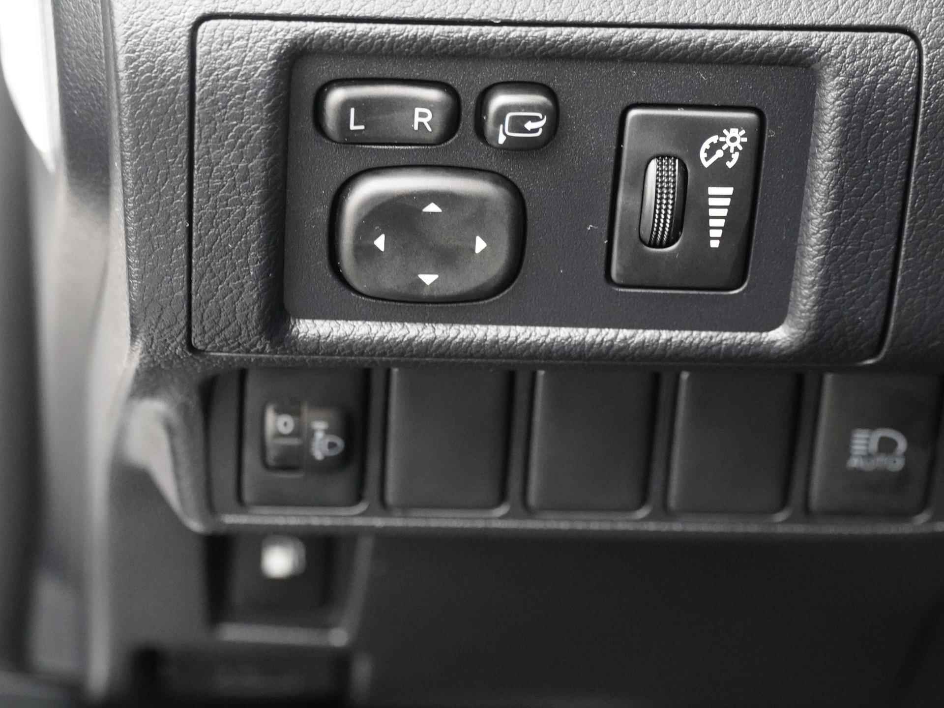 Lexus CT 200h | Premium Navigatie | Adaptive Cruise Control | Lane Assist - 28/32