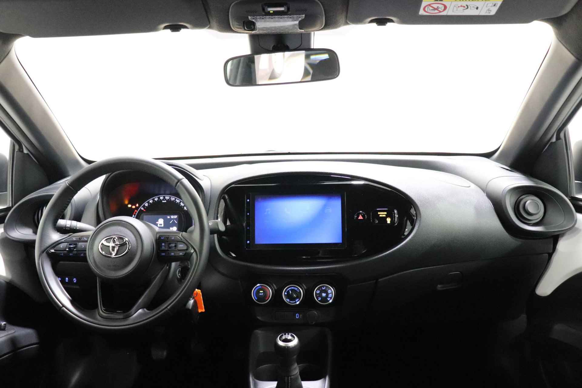 Toyota Aygo X 1.0 VVT-i MT Play, Apple Carplay & Android Auto, Camera, Cruise Control, 1e eigenaar! - 3/28