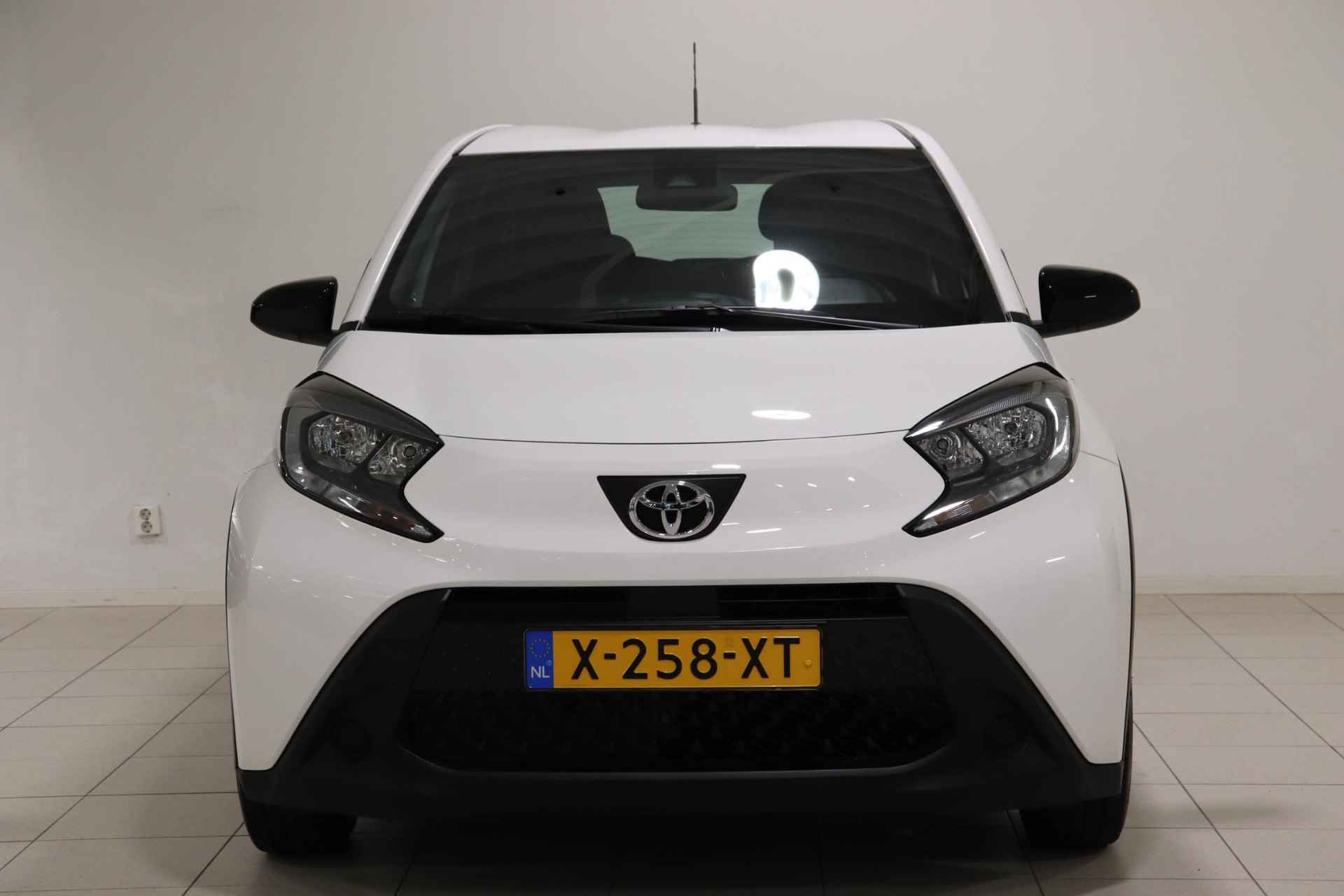 Toyota Aygo X 1.0 VVT-i MT Play, Apple Carplay & Android Auto, Camera, Cruise Control, 1e eigenaar! - 6/28