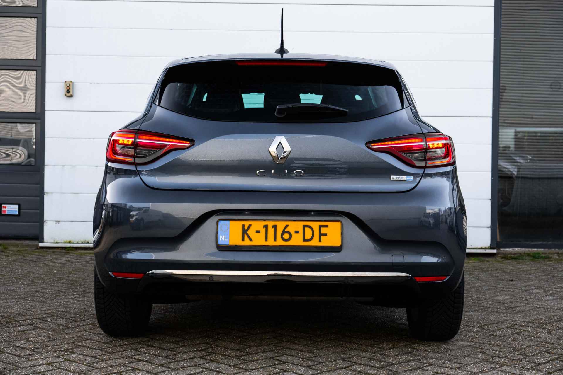 Renault Clio 1.6 E-Tech Hybrid 140 PK Intens | Parkeersensoren achter | Clima | NAVI | LM Velgen | incl. Bovag rijklaarpakket met 12 maanden garantie - 6/57