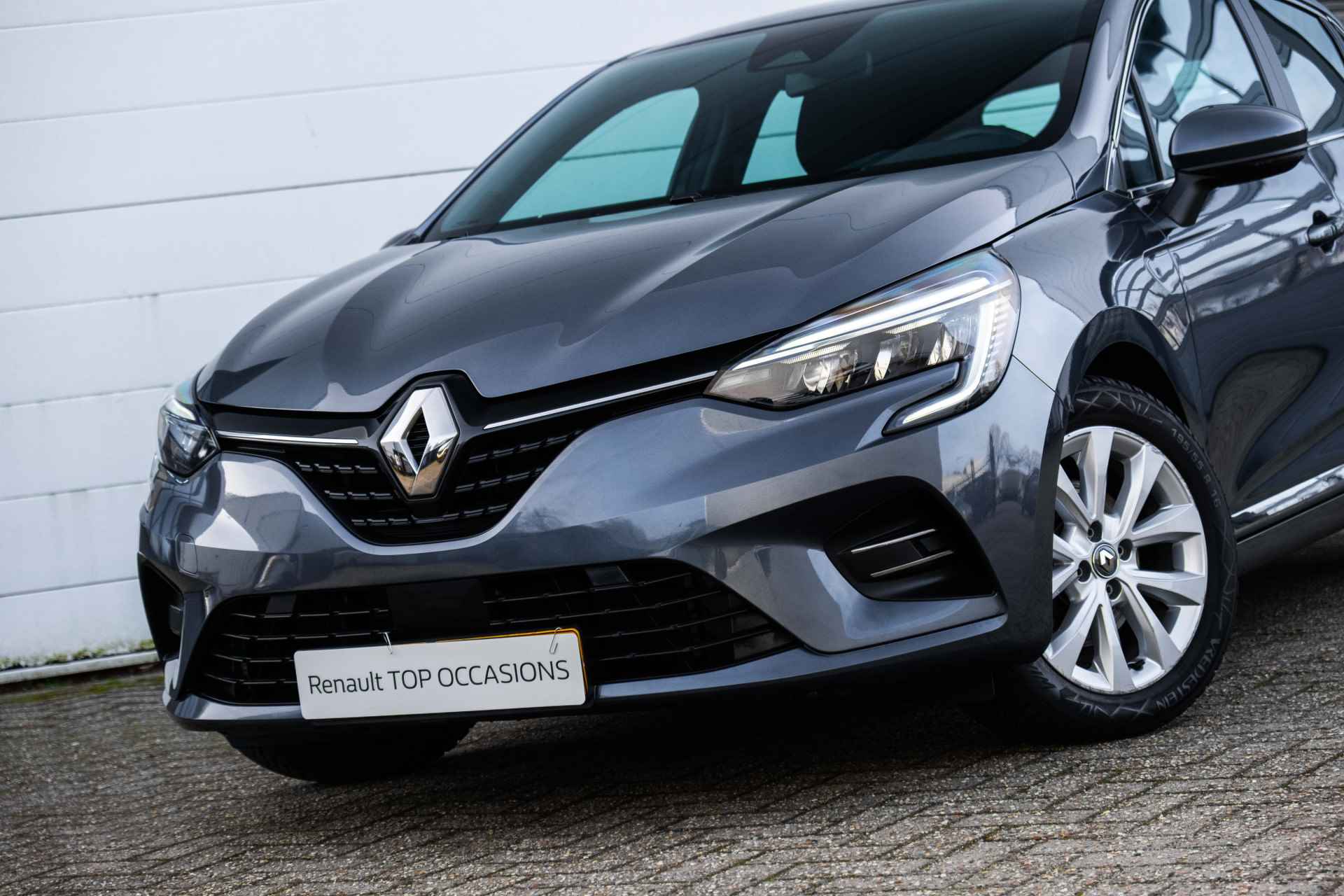 Renault Clio 1.6 E-Tech Hybrid 140 PK Intens | Parkeersensoren achter | Clima | NAVI | LM Velgen | incl. Bovag rijklaarpakket met 12 maanden garantie - 19/57