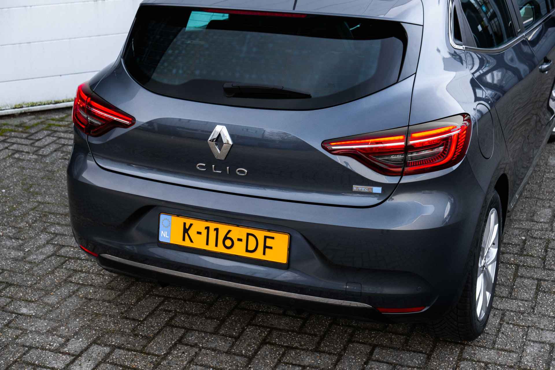 Renault Clio 1.6 E-Tech Hybrid 140 PK Intens | Parkeersensoren achter | Clima | NAVI | LM Velgen | incl. Bovag rijklaarpakket met 12 maanden garantie - 20/57