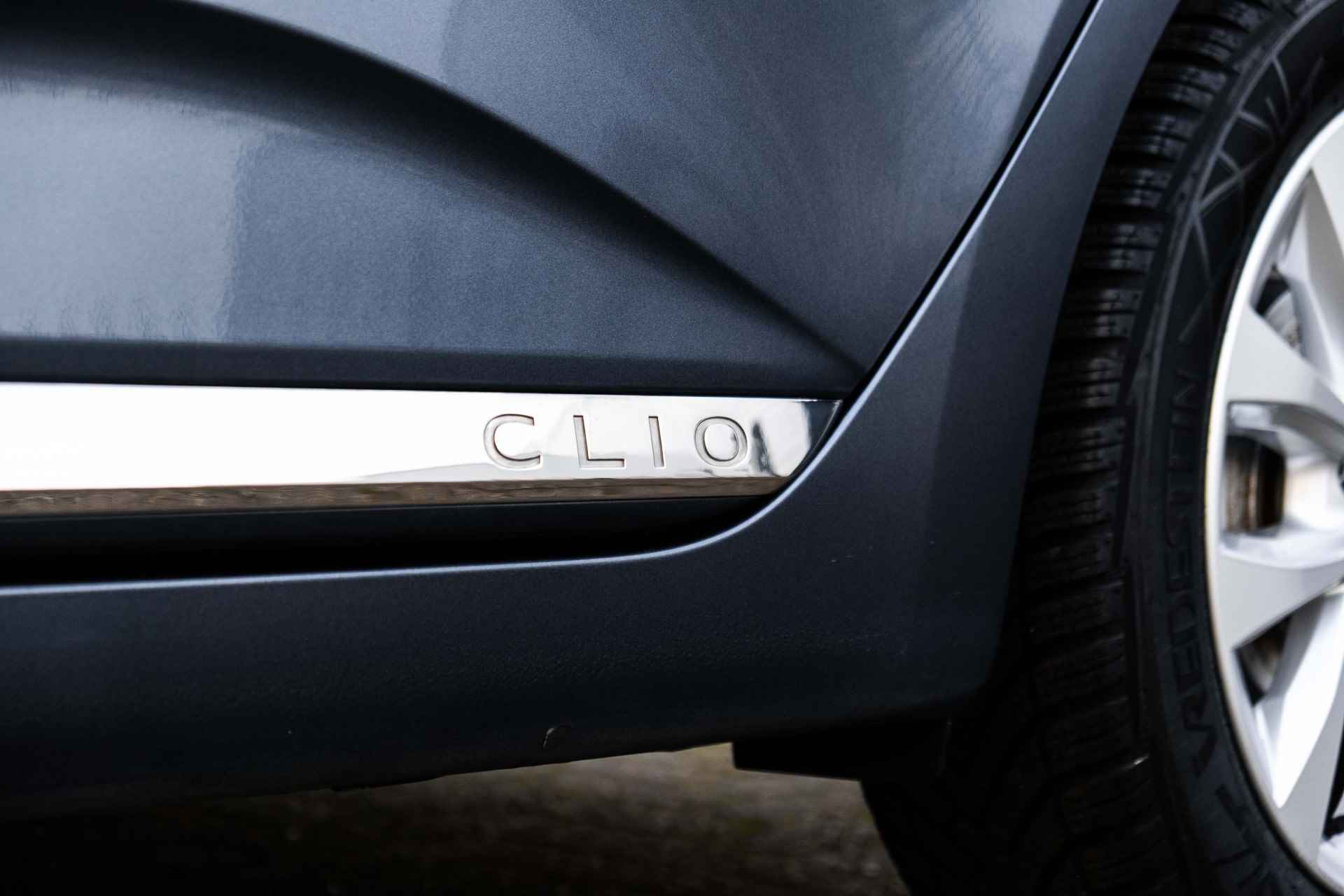 Renault Clio 1.6 E-Tech Hybrid 140 PK Intens | Parkeersensoren achter | Clima | NAVI | LM Velgen | incl. Bovag rijklaarpakket met 12 maanden garantie - 26/57