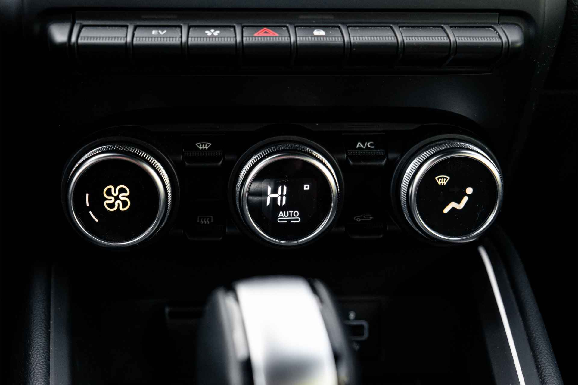 Renault Clio 1.6 E-Tech Hybrid 140 PK Intens | Parkeersensoren achter | Clima | NAVI | LM Velgen | incl. Bovag rijklaarpakket met 12 maanden garantie - 44/57