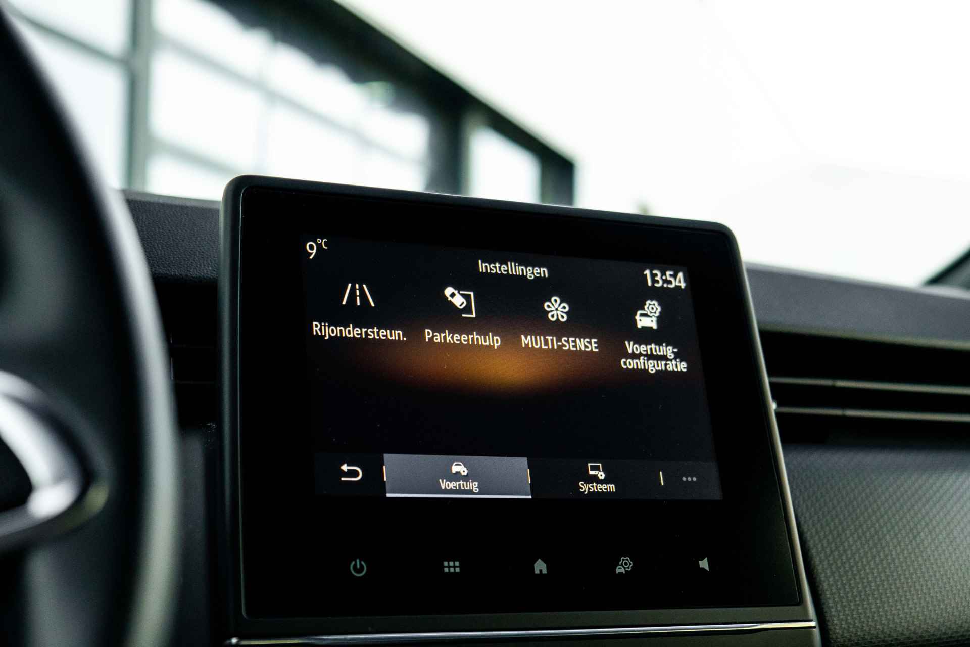 Renault Clio 1.6 E-Tech Hybrid 140 PK Intens | Parkeersensoren achter | Clima | NAVI | LM Velgen | incl. Bovag rijklaarpakket met 12 maanden garantie - 51/57