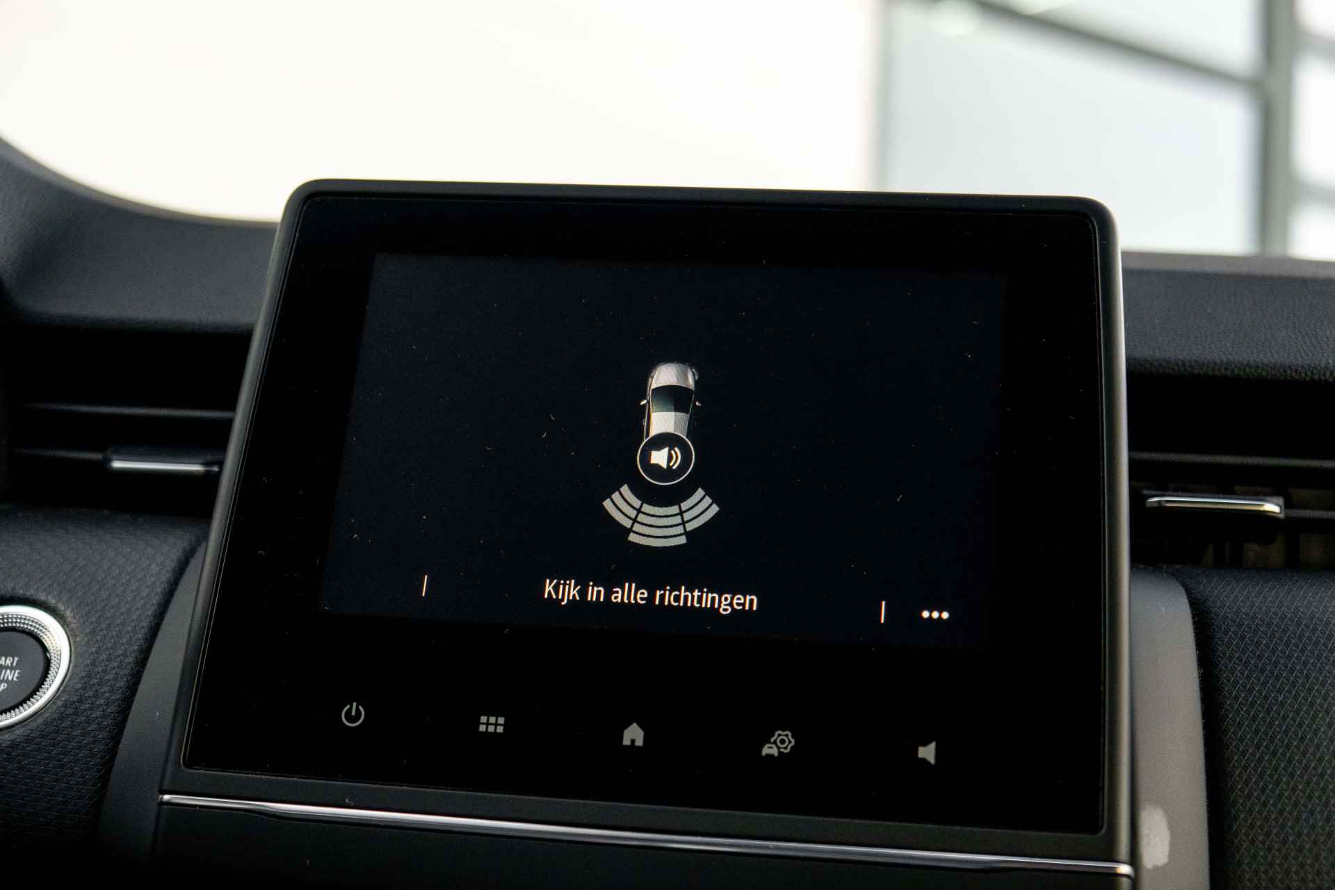 Renault Clio 1.6 E-Tech Hybrid 140 PK Intens | Parkeersensoren achter | Clima | NAVI | LM Velgen | incl. Bovag rijklaarpakket met 12 maanden garantie - 56/57